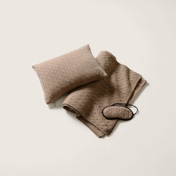 Iconic Cable Cashmere Travel Gift Set