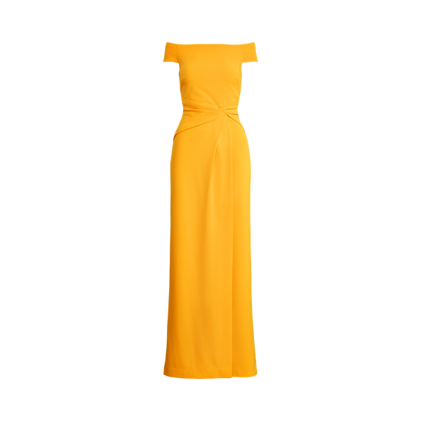 Vestido de crep&eacute; con hombros al descubierto