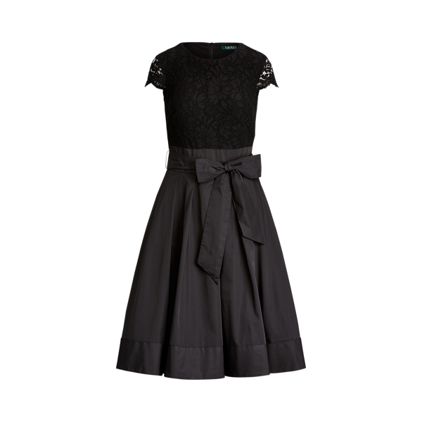 Robe de cocktail en dentelle &agrave; mancherons Lauren en 1