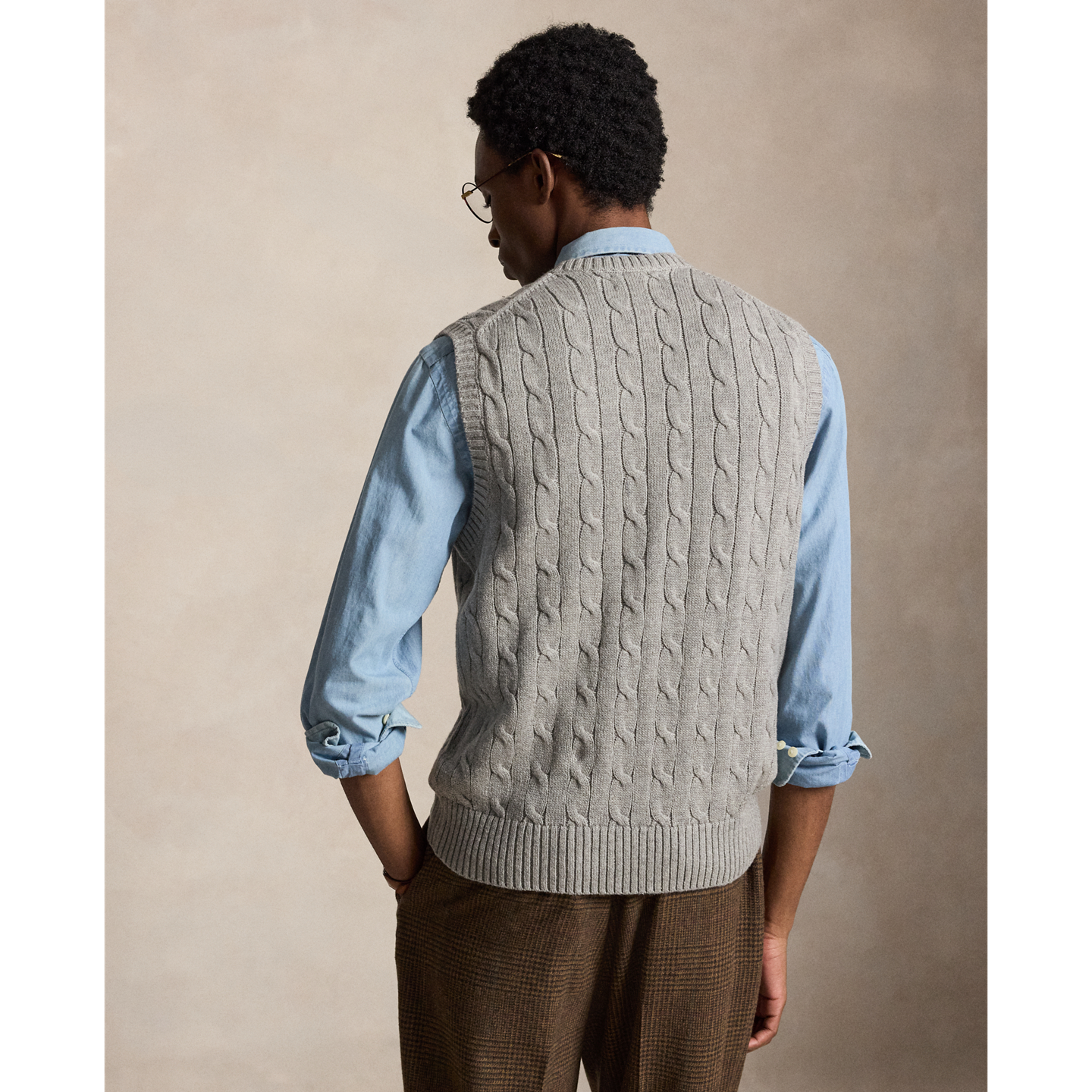 Мужской жилет Polo Ralph Lauren Cable-Knit Cotton Sweater Vest, цвет: Палевый серый меланжевый — фото 2
