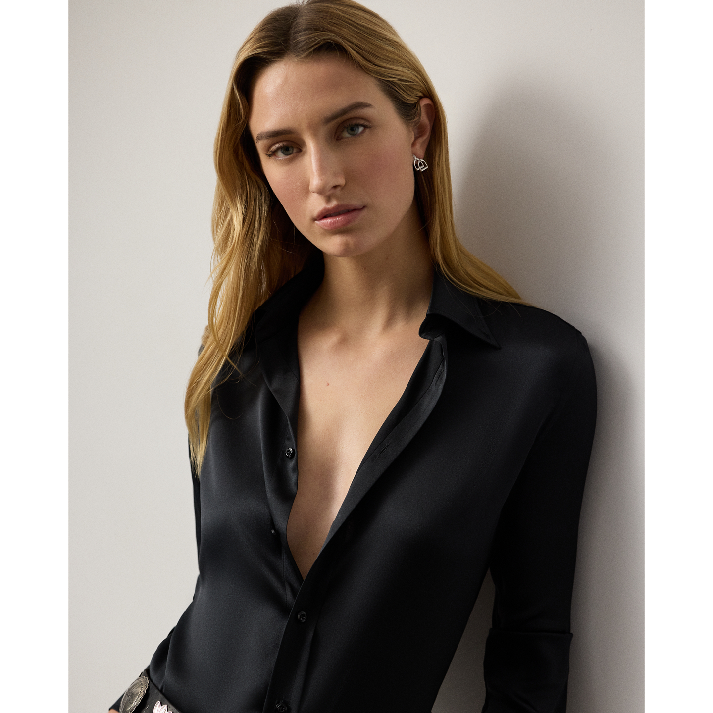 Женская рубашка Ralph Lauren Cameron Straight Fit Charmeuse, цвет: Чёрный — фото 4
