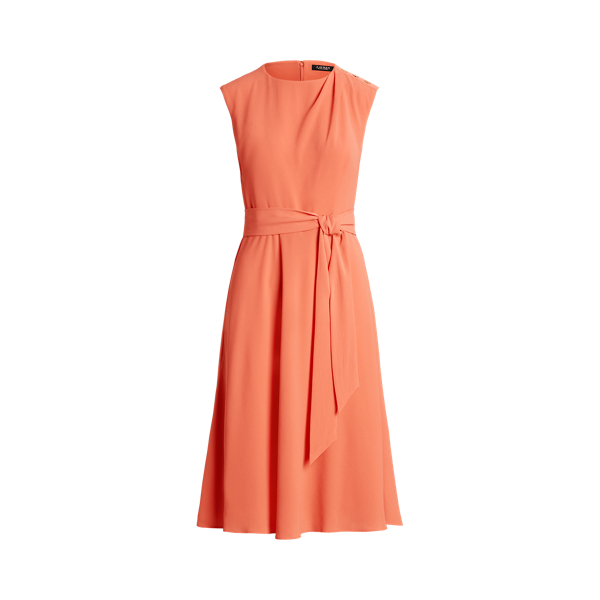 Vestido de crep&eacute; con cintur&oacute;n