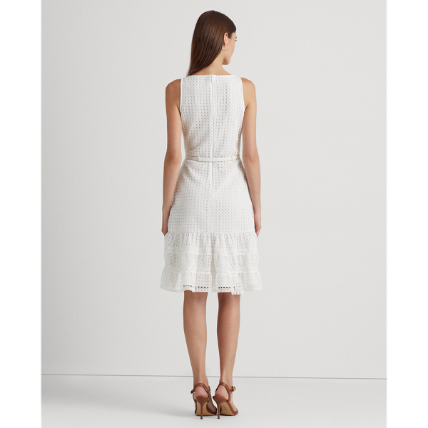 Robe ceinturée taille basse à dentelle Lauren en Blanc 5