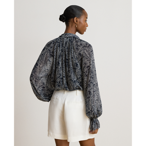 Blouse lavalli&egrave;re en georgette &agrave; motif