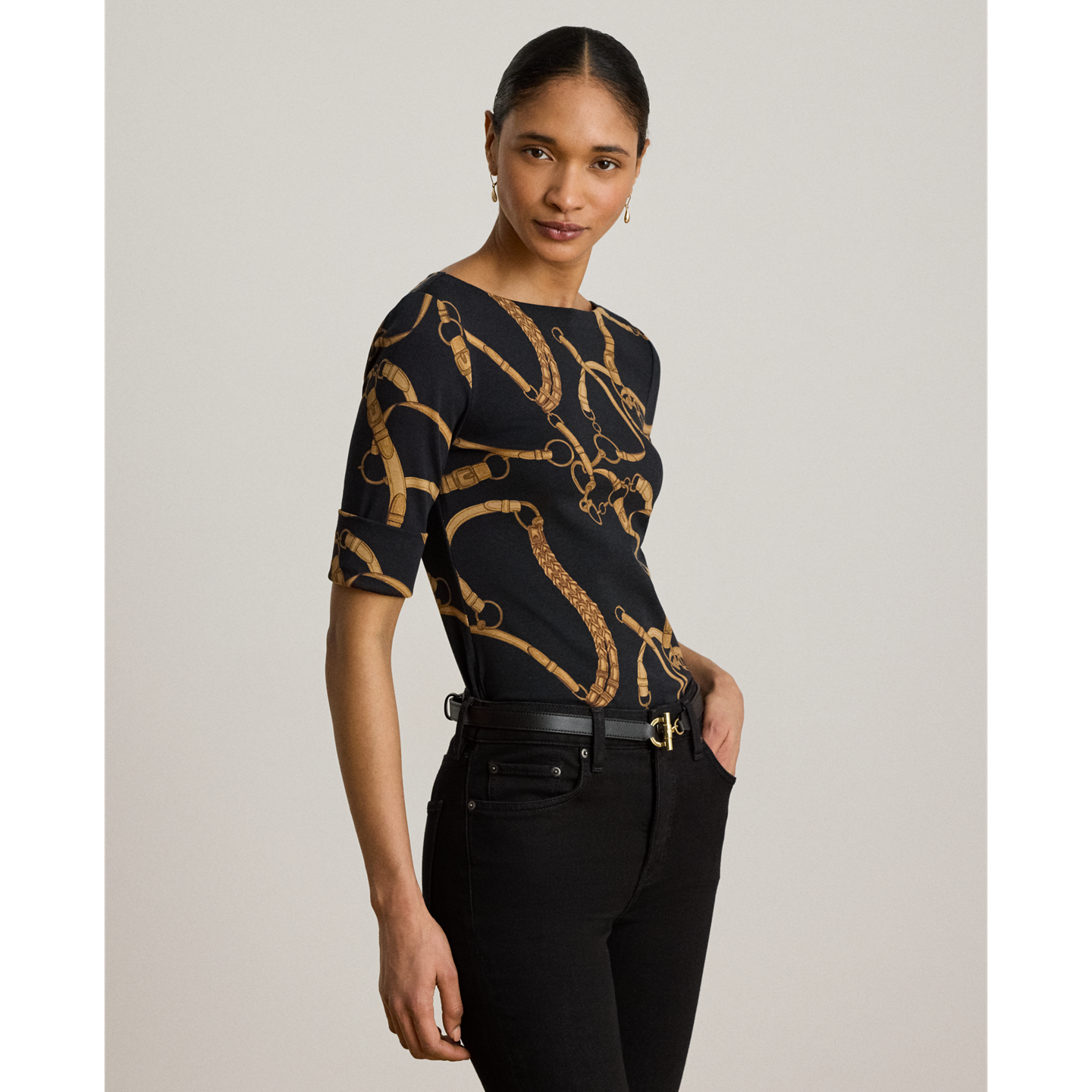 Женская футболка Ralph Lauren Belting-Print Cotton Boatneck, цвет: Чёрный / Рыжевато-коричневый — фото 4