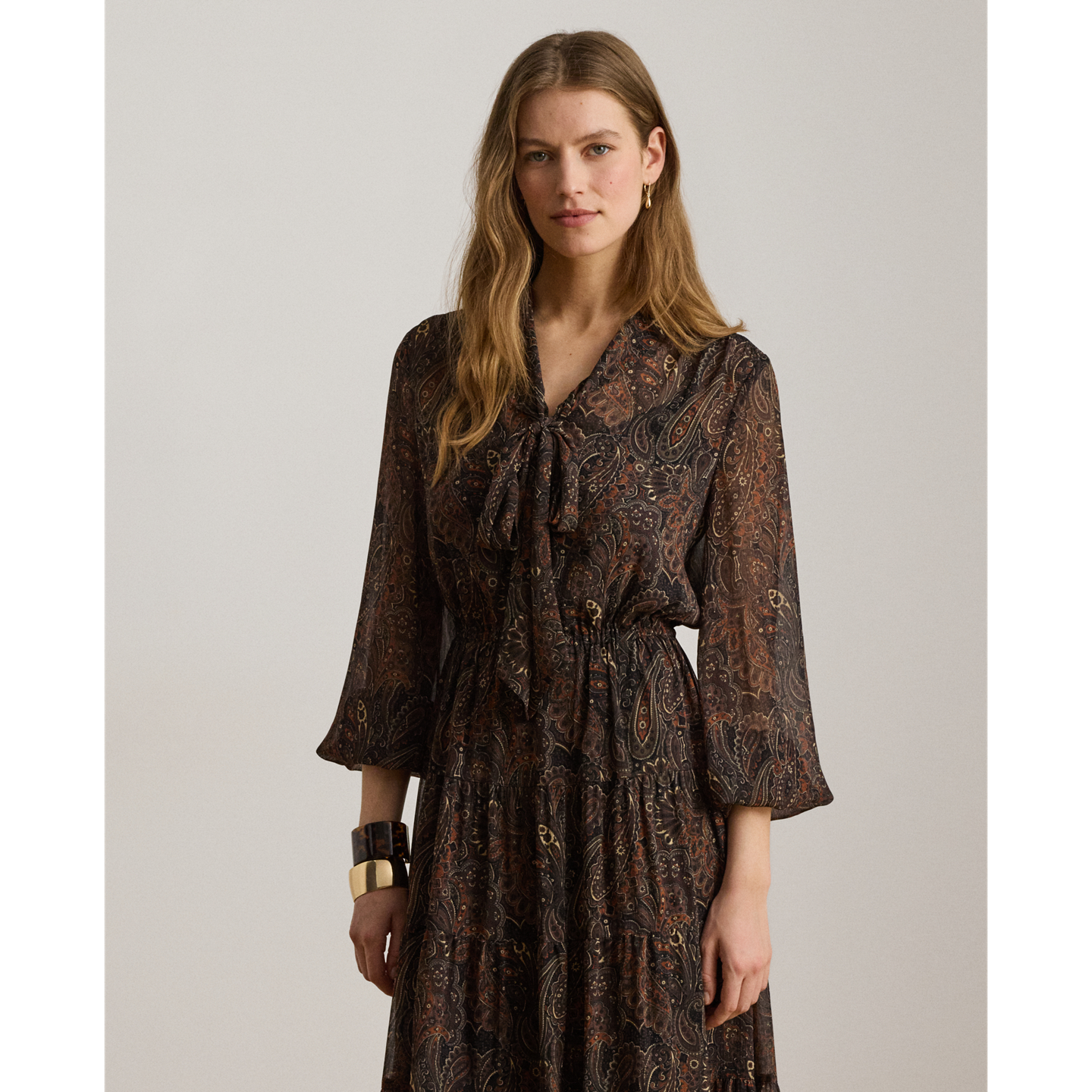 Женское платье Ralph Lauren Paisley Georgette Tie-Neck Tiered, цвет: Чёрный разноцветный — фото 1