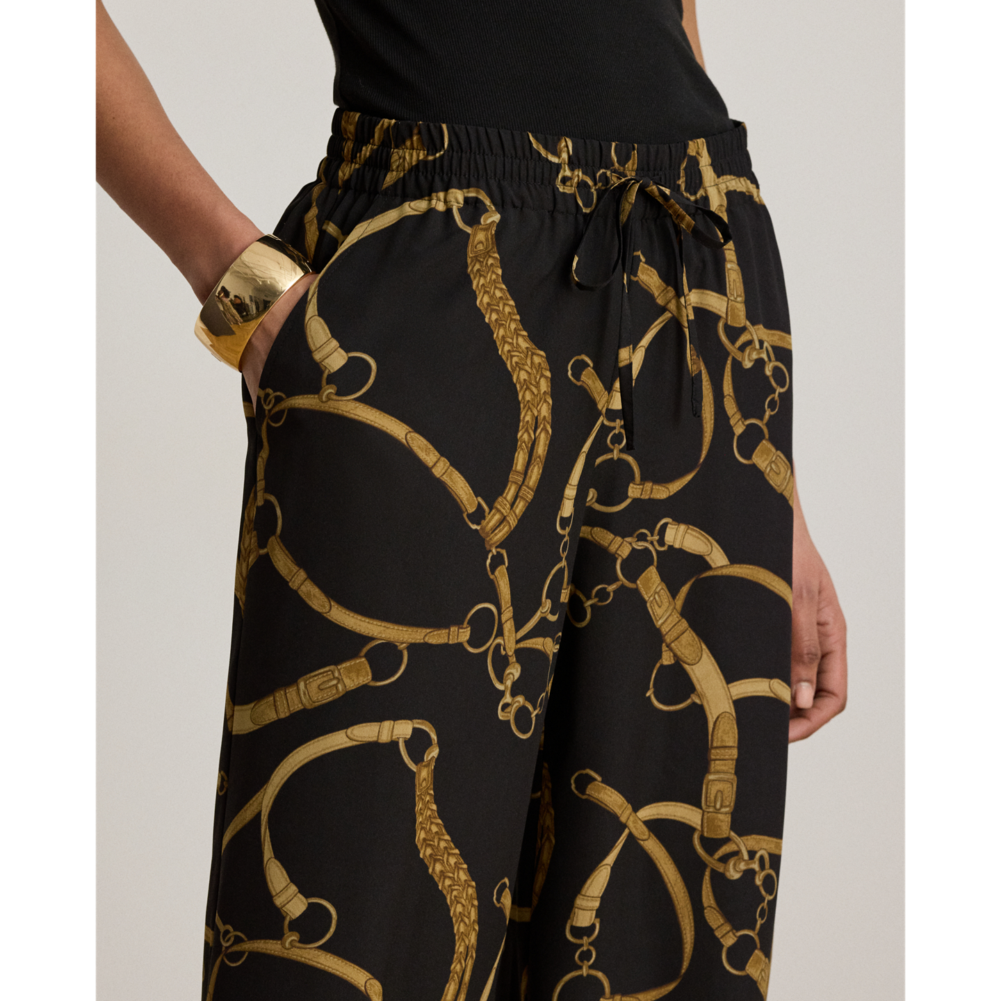 Женские брюки Ralph Lauren Belting-Print Crepe Wide-Leg, цвет: Чёрный / Рыжевато-коричневый — фото 3