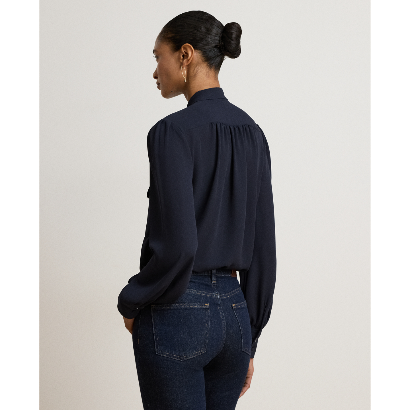 Женская блузка Ralph Lauren Georgette Tie-Neck Blouse, цвет: Тёмно-синий — фото 2