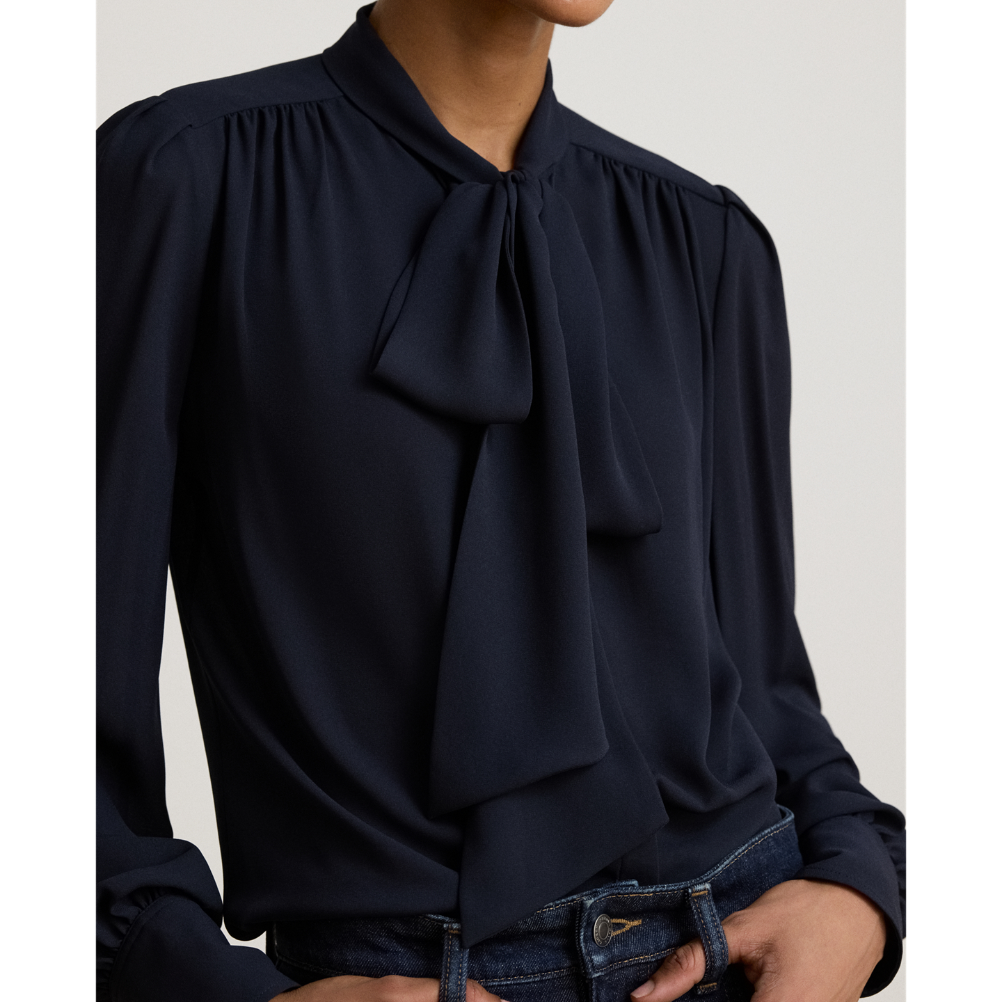 Женская блузка Ralph Lauren Georgette Tie-Neck Blouse, цвет: Тёмно-синий — фото 3