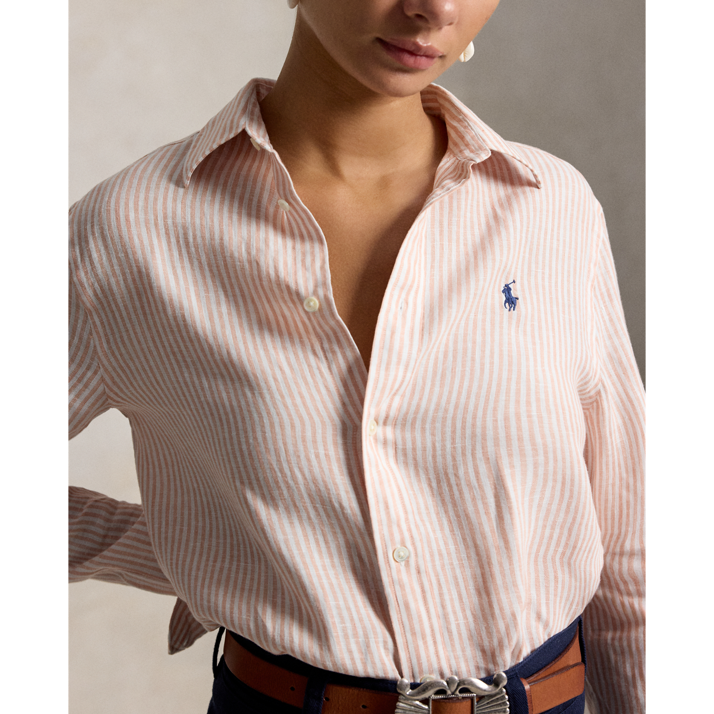 Женская рубашка Polo Ralph Lauren Classic Fit Striped Linen, цвет: Розовато-лиловый / Белый, вариант 1 — фото 3