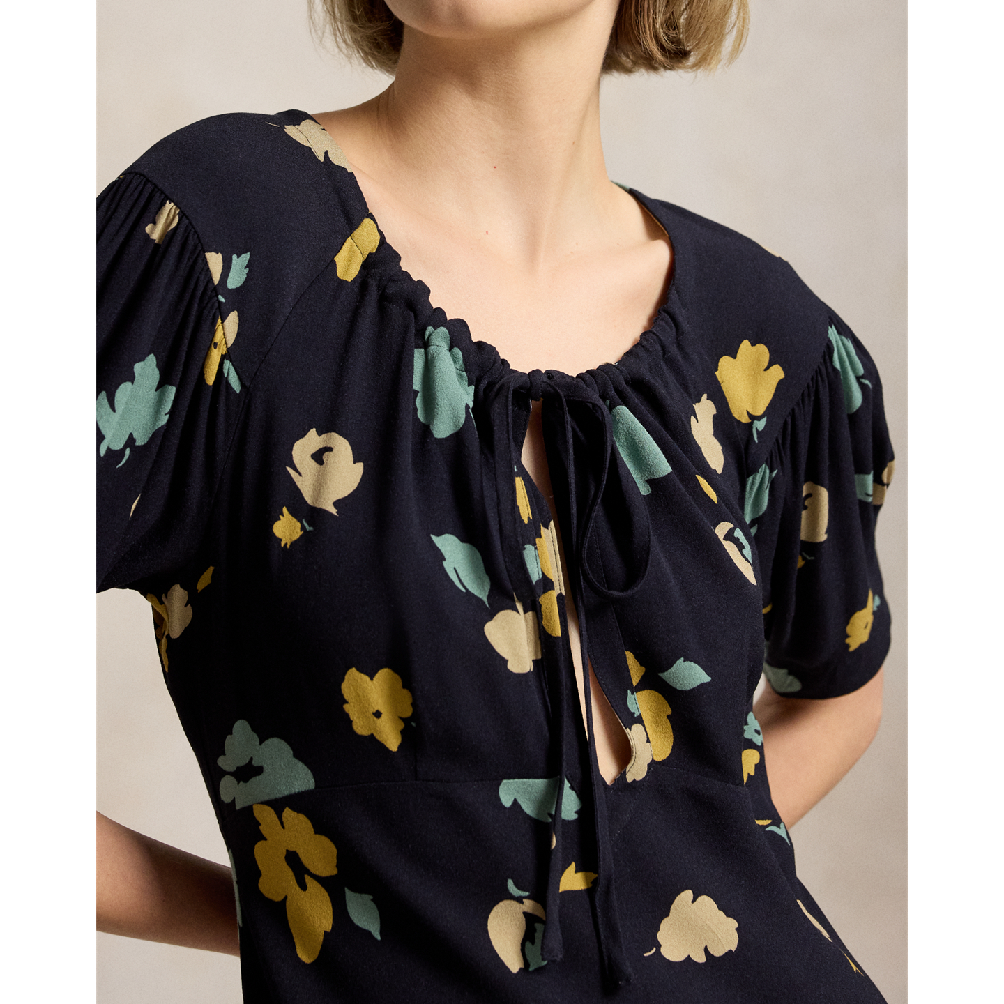 Женское платье Ralph Lauren Floral-Print Crepe, цвет: Тёмно-синий / Жёлтый разноцветный — фото 3
