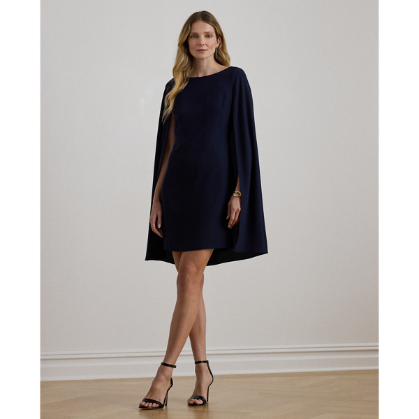Robe de cocktail à cape en georgette