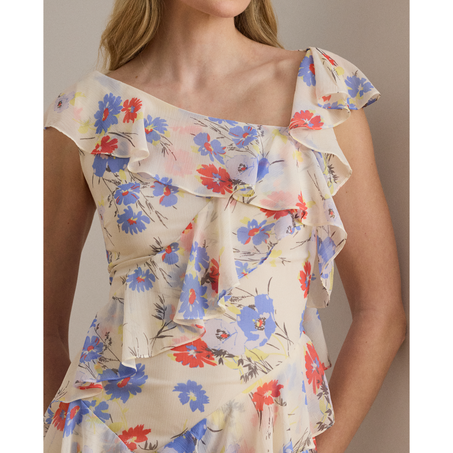 Женское платье Ralph Lauren Floral Ruffle-Trim Georgette Tiered Gown, цвет: Кремовый разноцветный — фото 3