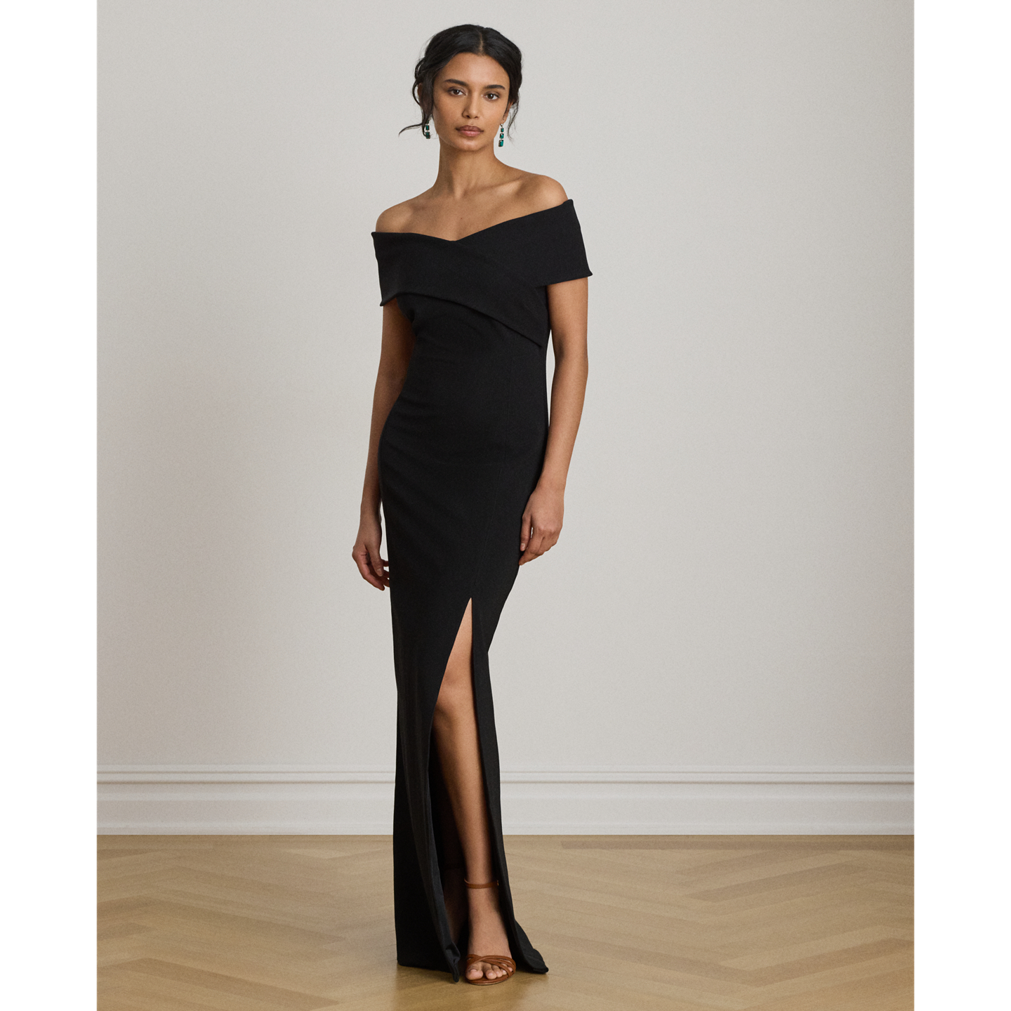 Женское платье Ralph Lauren Faille Off-the-Shoulder Gown, цвет: Чёрный — фото 4
