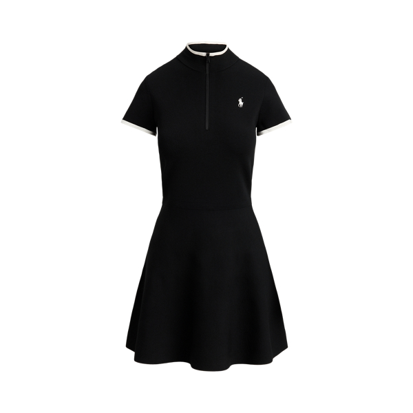 Nach unten hin ausgestelltes Strickkleid