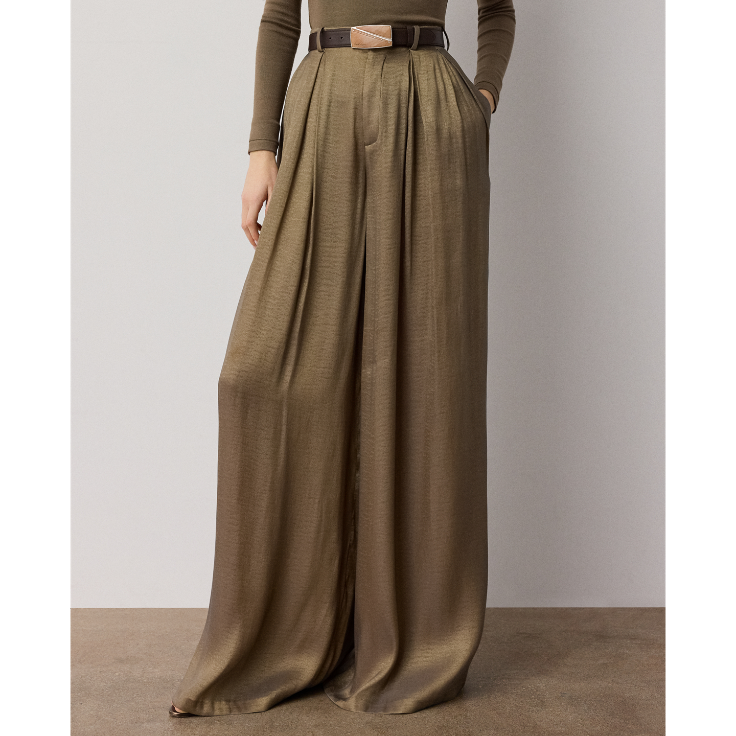 Женские брюки Ralph Lauren Greer Lamé Pleated, цвет: Состаренный латунный — фото 1