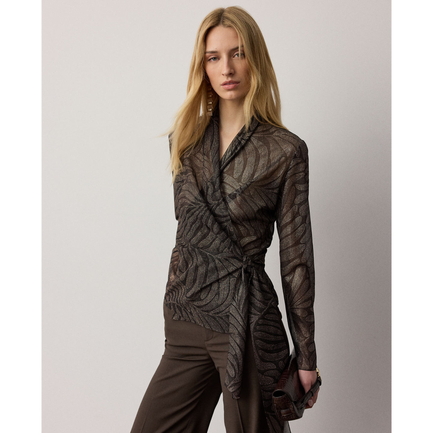 Женская блузка Ralph Lauren Shea Foiled Crinkle Chiffon Wrap, цвет: Тёмно-коричневый разноцветный — фото 5