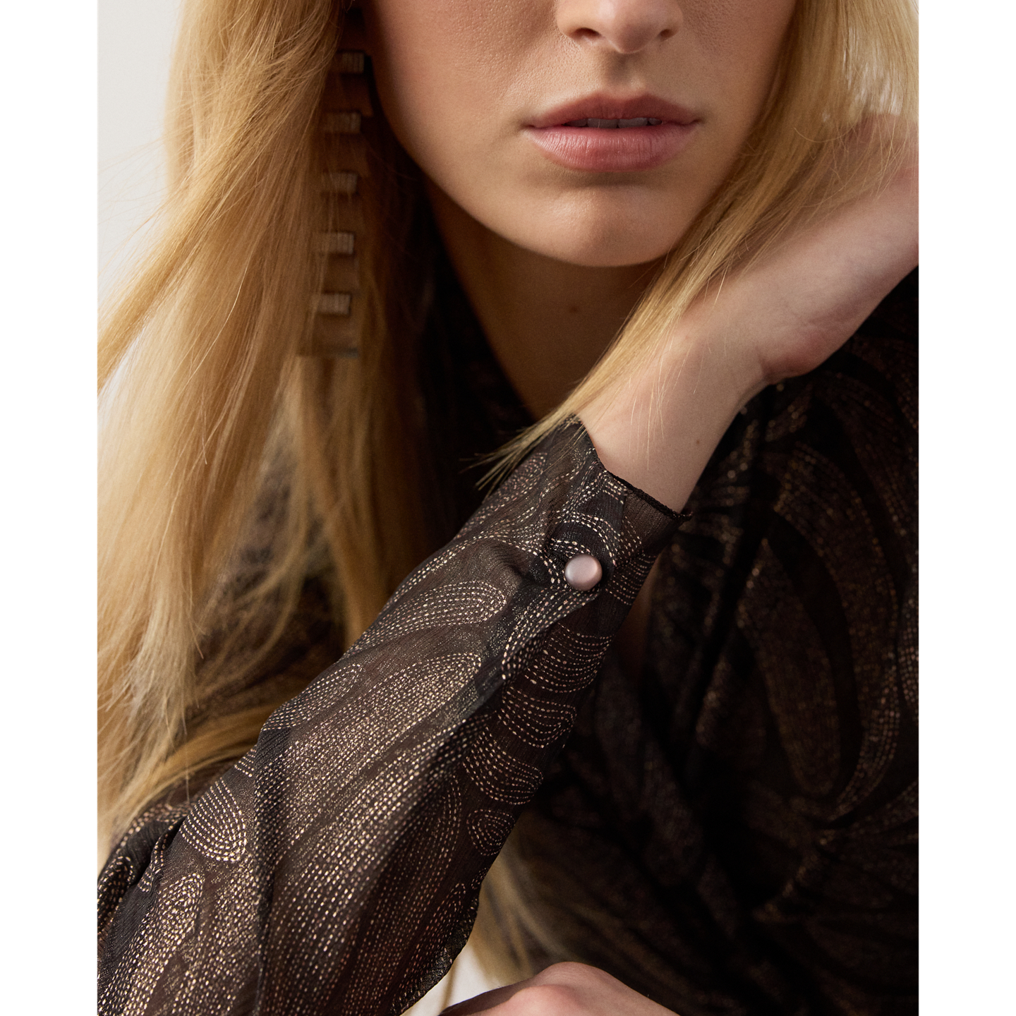 Женская блузка Ralph Lauren Shea Foiled Crinkle Chiffon Wrap, цвет: Тёмно-коричневый разноцветный — фото 4