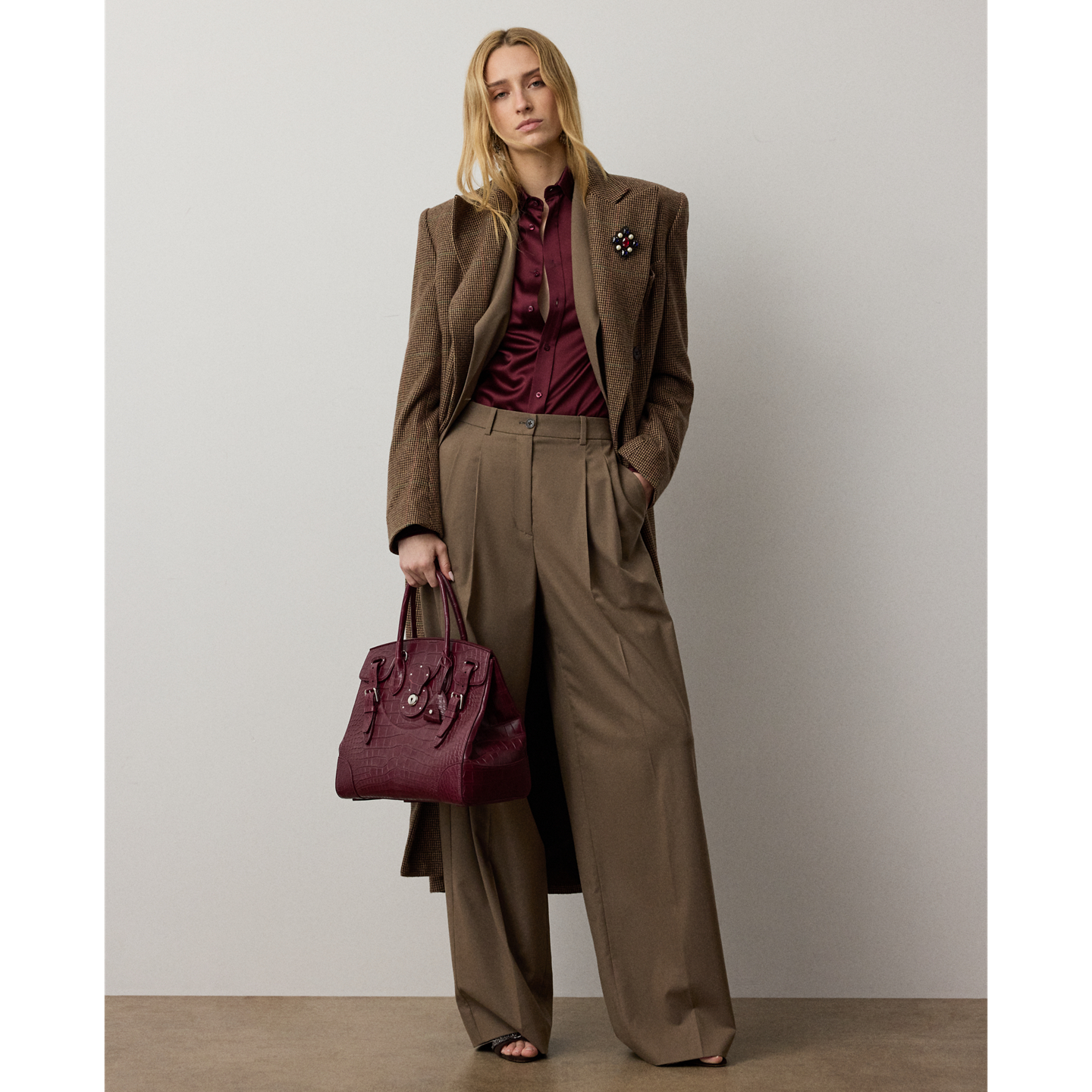 Женская рубашка Ralph Lauren Cameron II Straight Fit Satin, цвет: Carmine — фото 1