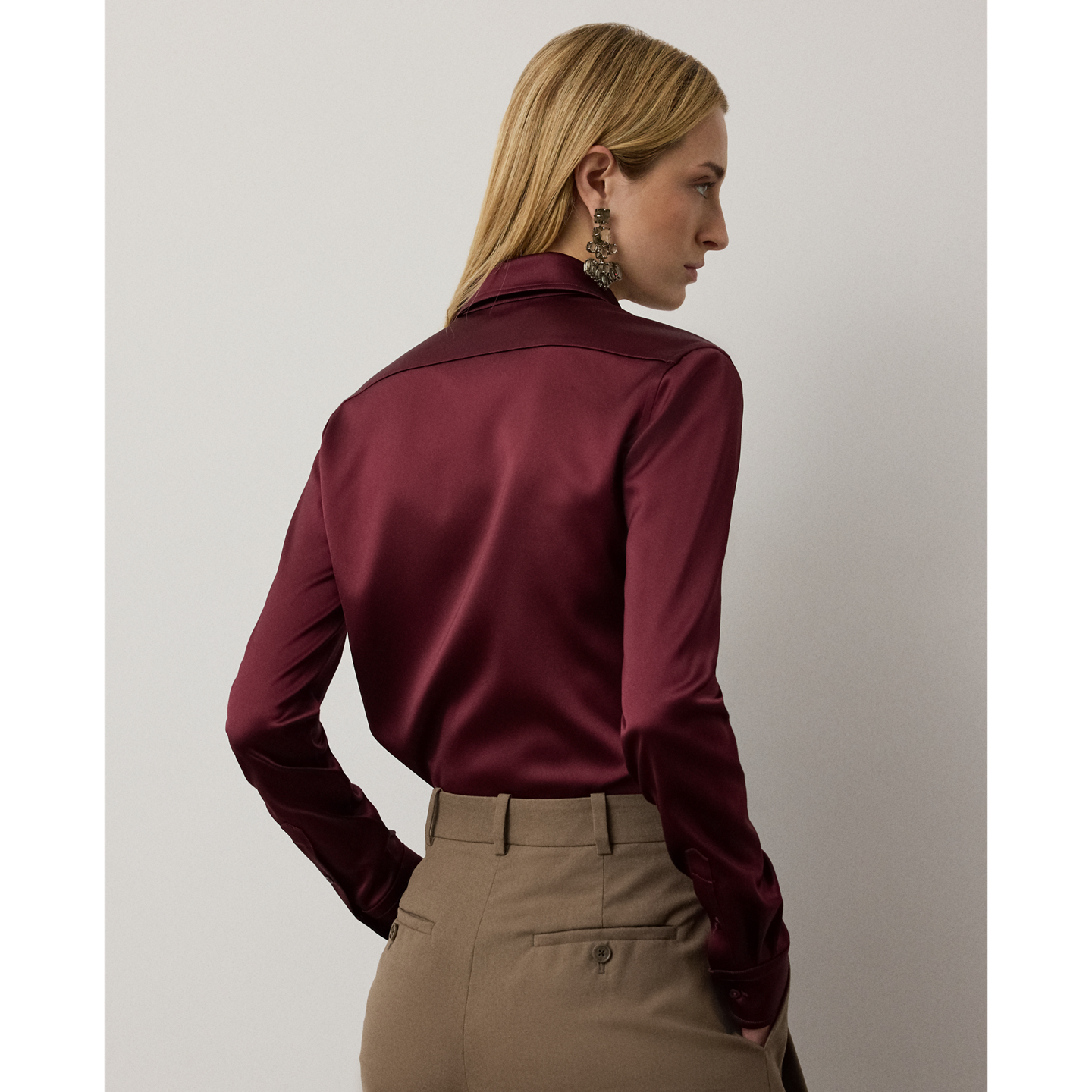 Женская рубашка Ralph Lauren Cameron II Straight Fit Satin, цвет: Carmine — фото 2