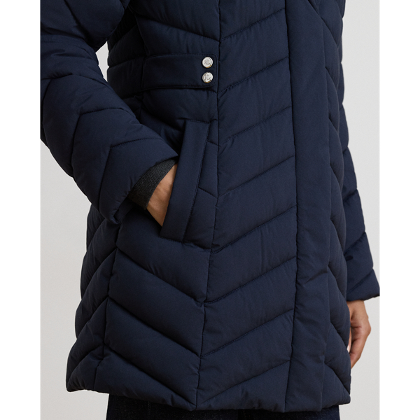 Veste &agrave; capuche matelass&eacute;e col entonnoir Lauren en Marine 7