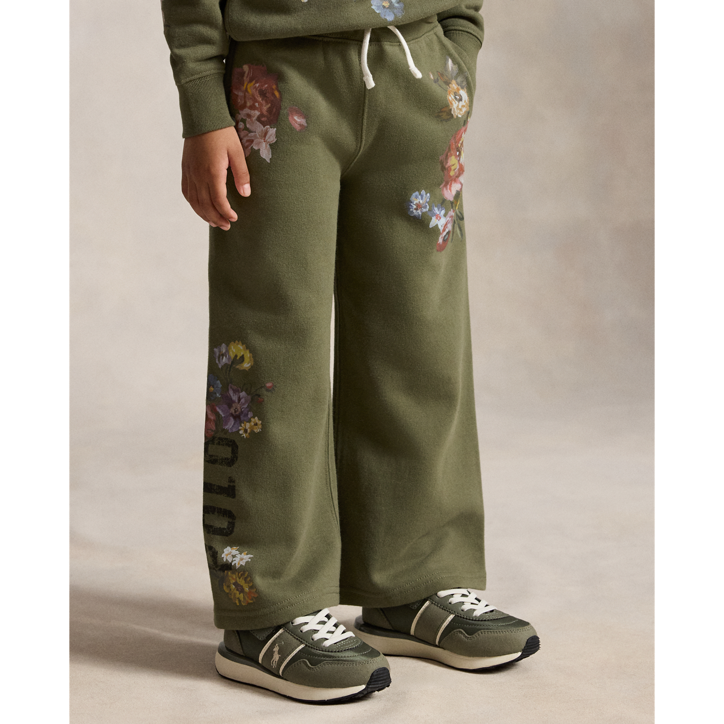Детские брюки Ralph Lauren Floral Wide-Leg Fleece Sweatpant, цвет: Оливковый — фото 2