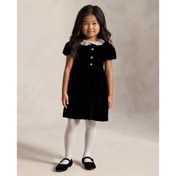 Samtkleid mit Spitzenbesatz