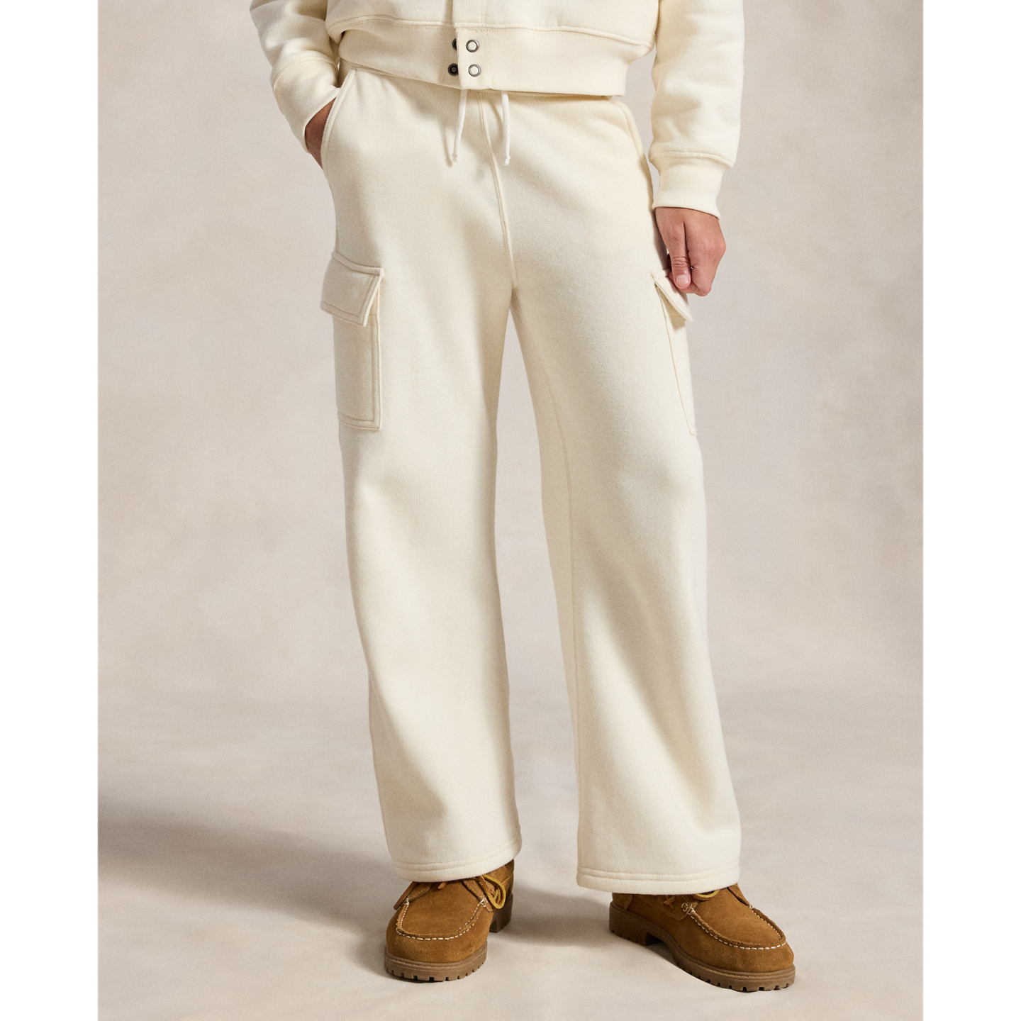 Детские брюки Ralph Lauren Fleece Wide-Leg Cargo Sweatpant, цвет: Кремовый — фото 2
