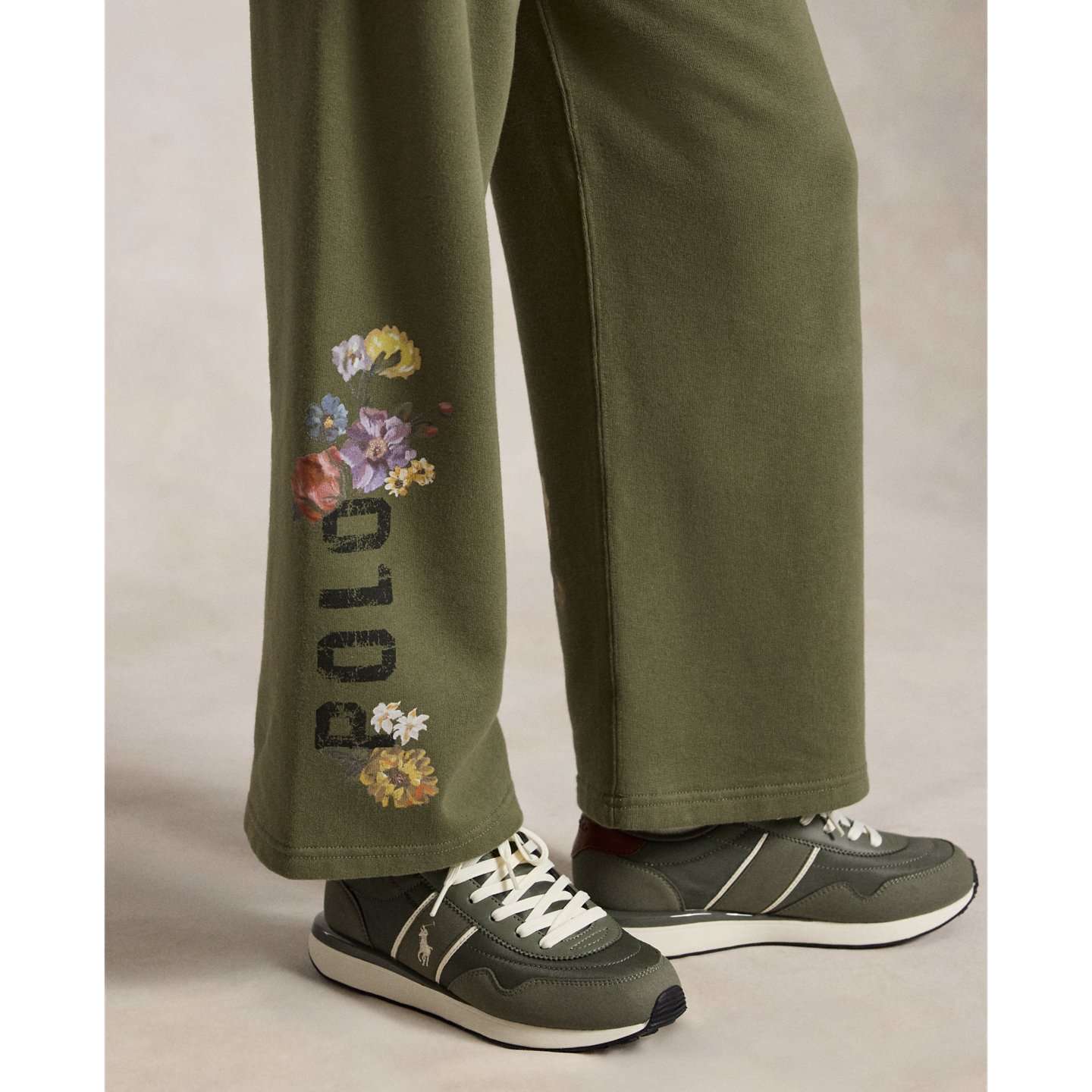 Детские брюки Ralph Lauren Floral Wide-Leg Fleece Sweatpant, цвет: Оливковый — фото 3