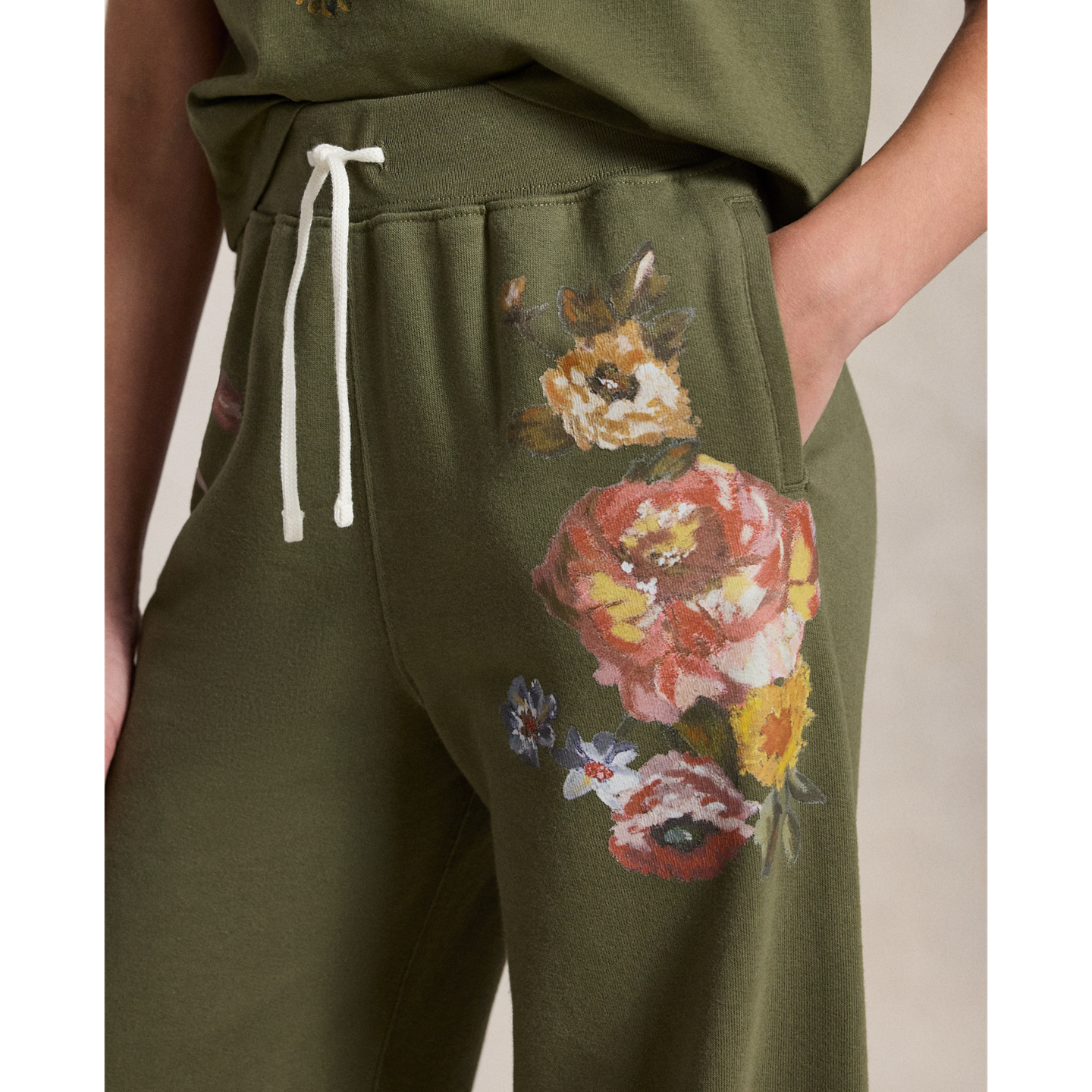 Детские брюки Ralph Lauren Floral Wide-Leg Fleece Sweatpant, цвет: Оливковый — фото 4