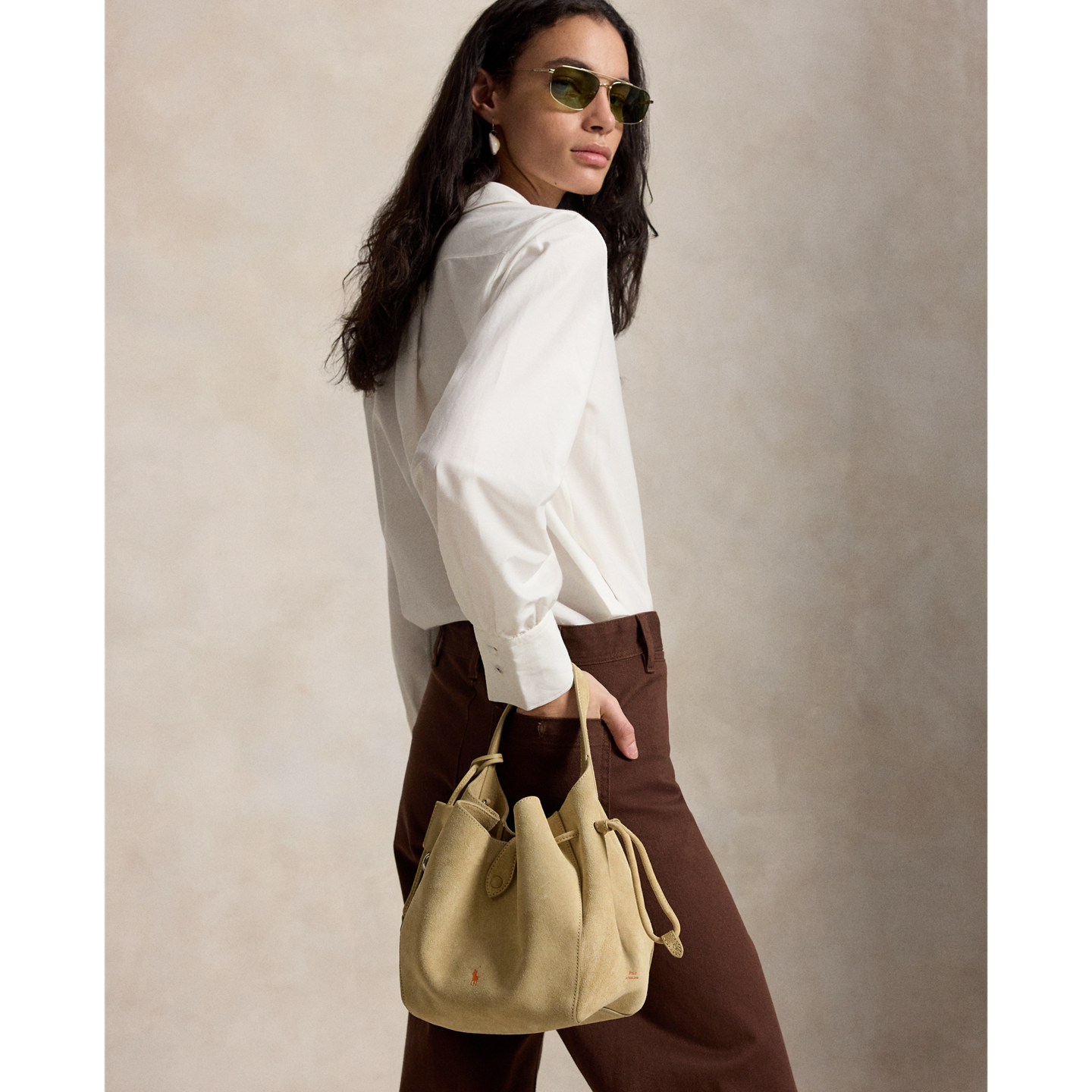 Женская сумка Ralph Lauren Polo Play Suede Drawstring, цвет: Кешью — фото 4
