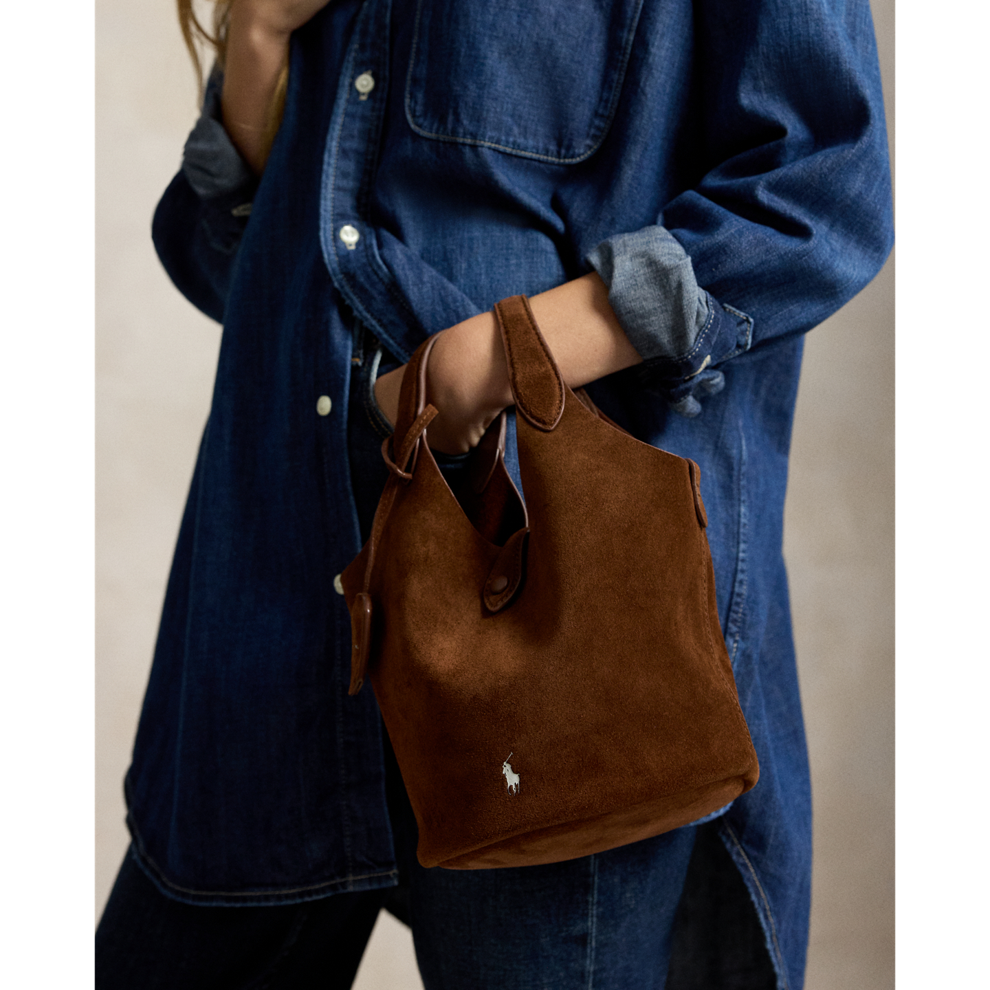 Женские сумки Ralph Lauren Polo Play Suede Small Tote & Crossbody, цвет: Cafe — фото 5