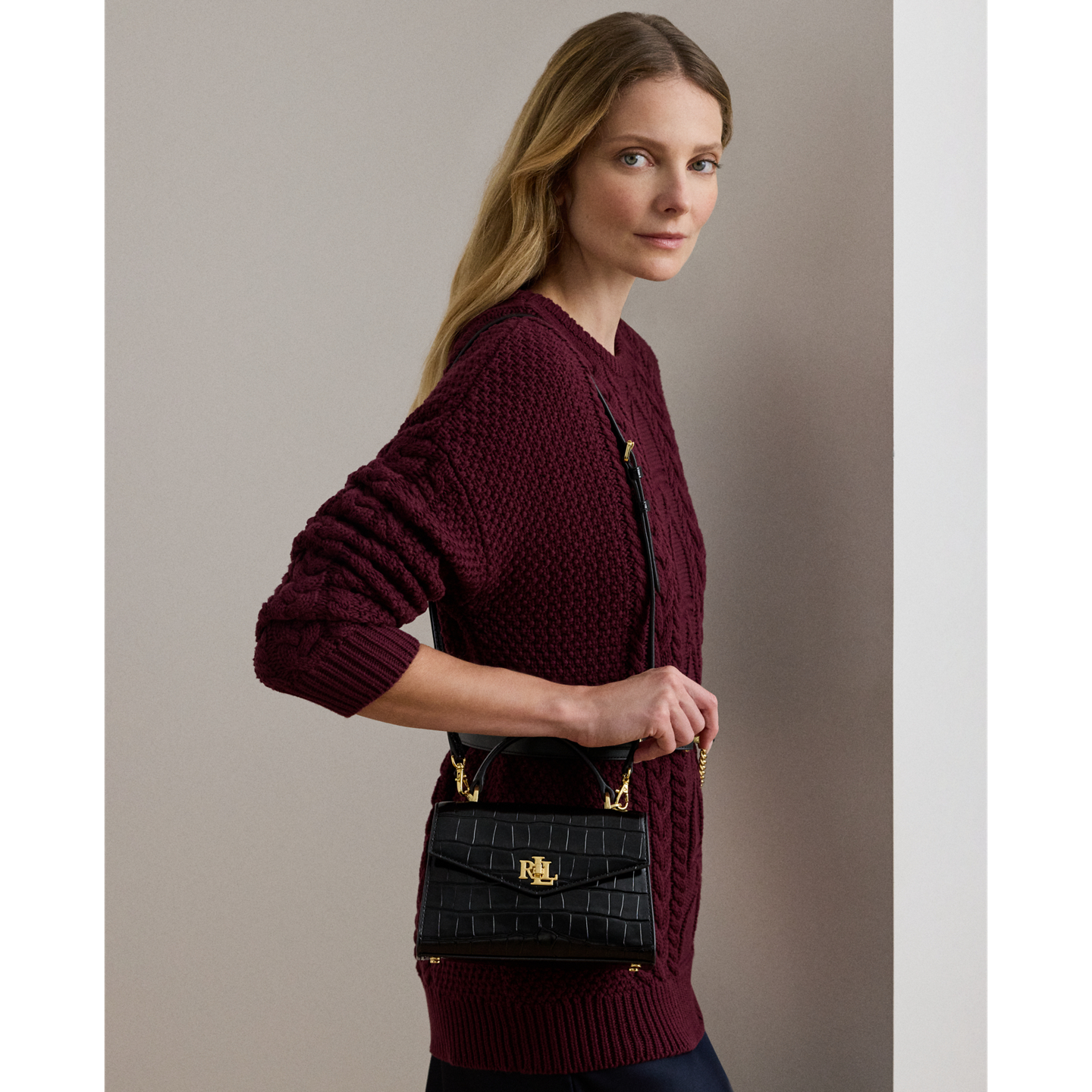 Женская сумка Ralph Lauren Crocodile-Embossed Small Farrah Satchel, цвет: Чёрный — фото 6