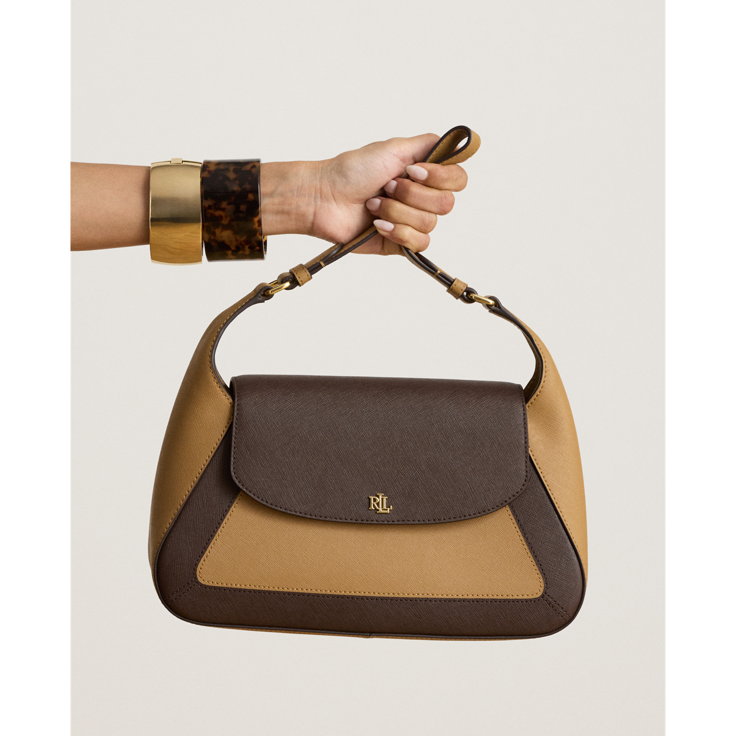 Женская сумка Ralph Lauren Two-Tone Medium Schylar Shoulder, цвет: Верблюжий / Каштановый коричневый — фото 6