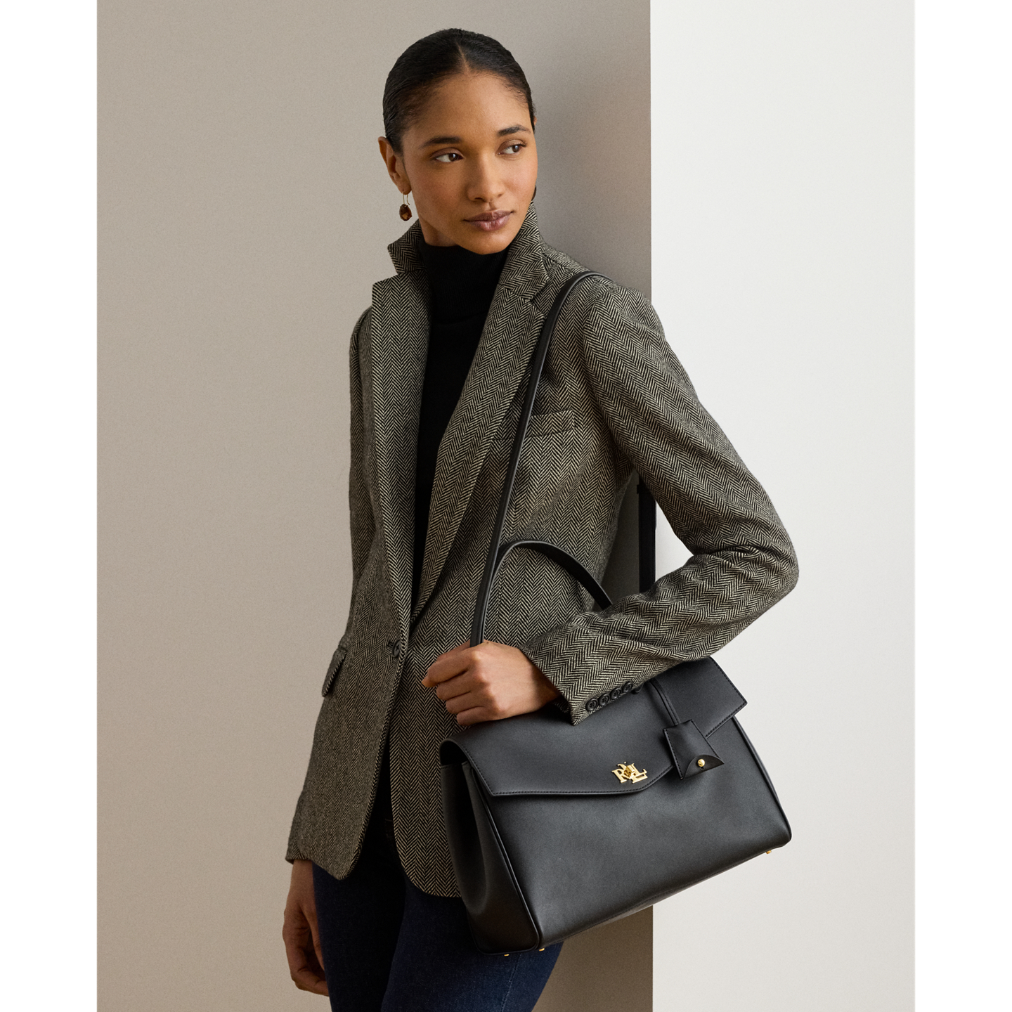 Женская сумка Ralph Lauren Nappa Leather Medium Farrah Soft Satchel, цвет: Чёрный — фото 5
