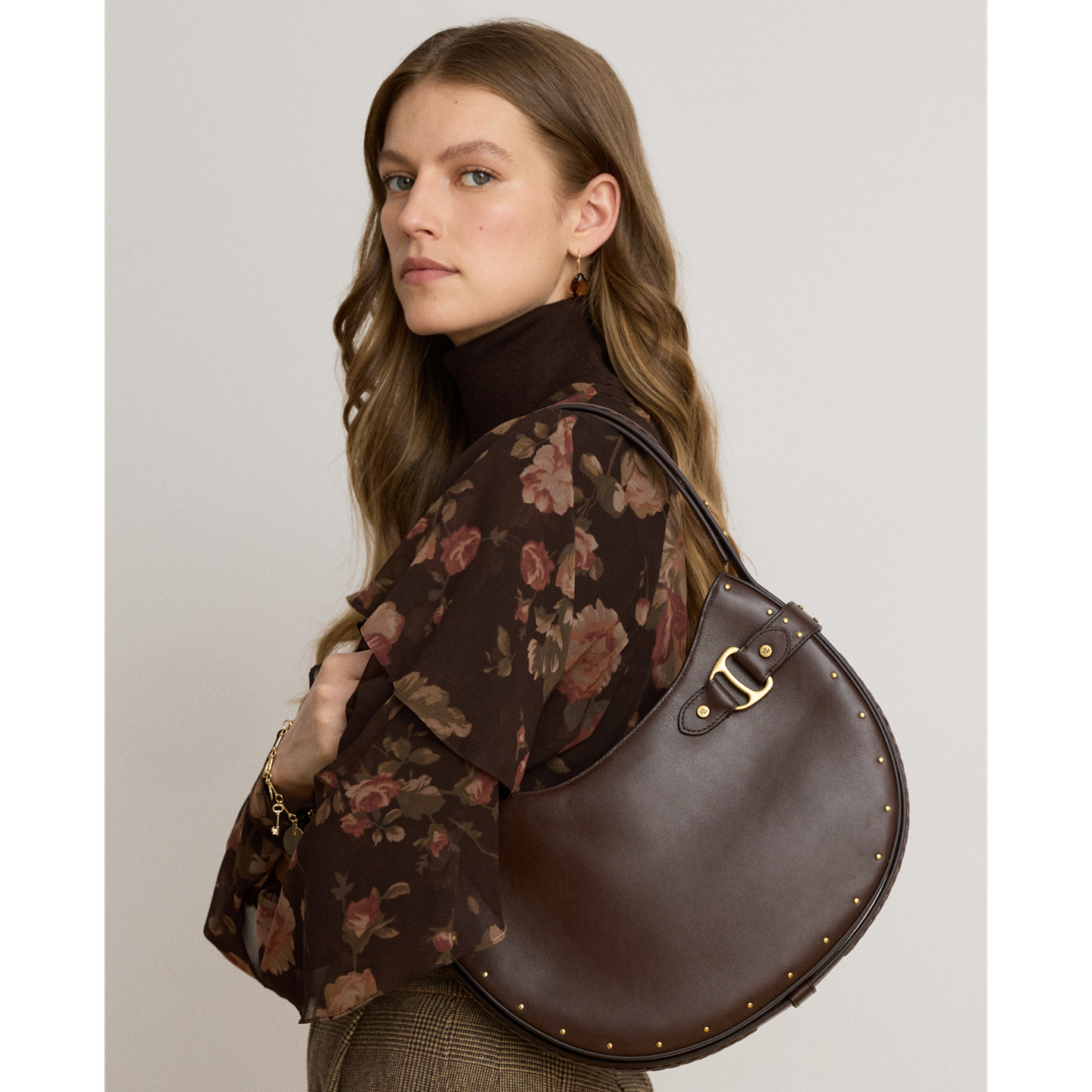 Женская сумка Ralph Lauren Studded Leather Large Tasha Shoulder, цвет: Каштановый коричневый — фото 5