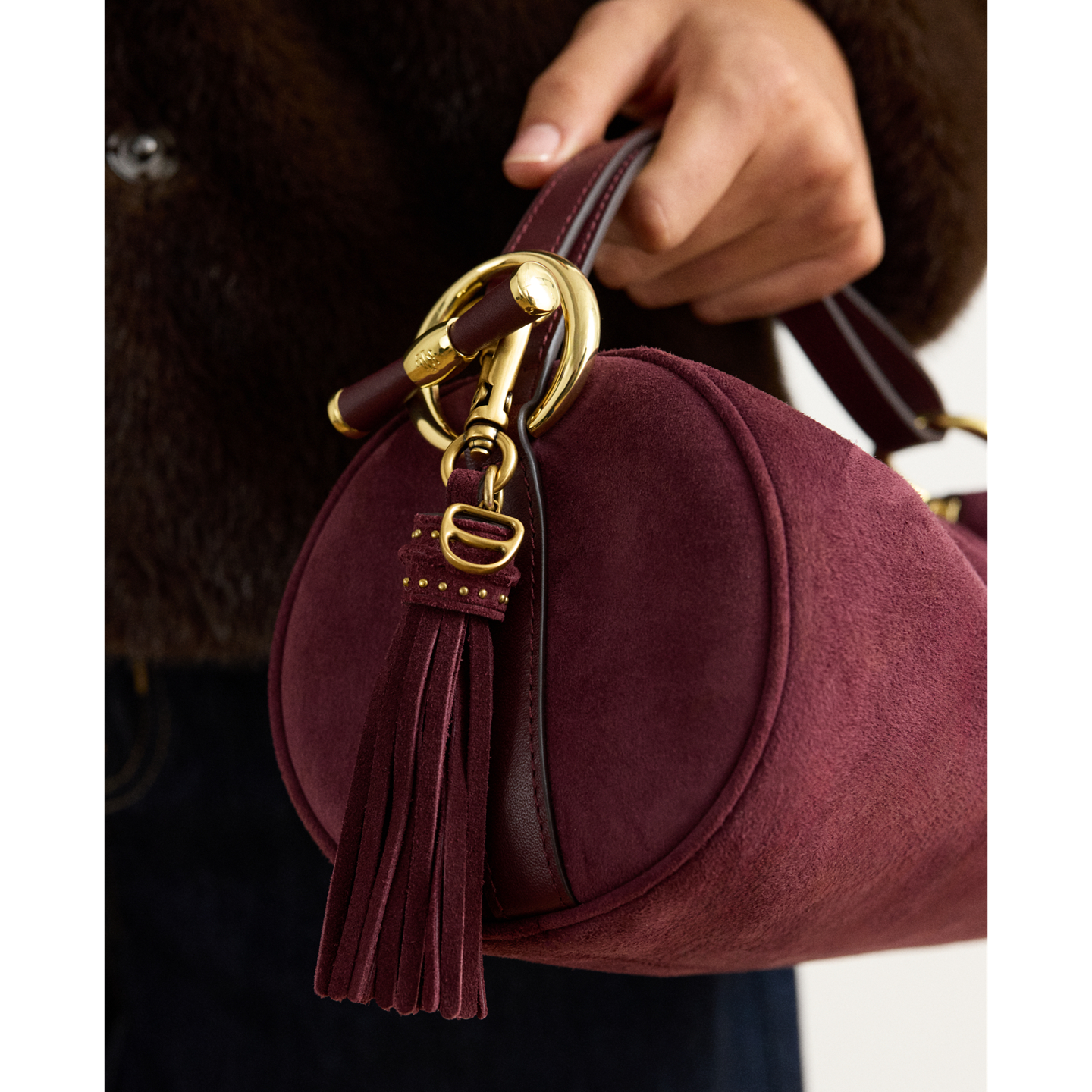 Брелок Ralph Lauren D-Ring & Studded Suede Tassel Charm, цвет: Тёмный гранатовый — фото 2