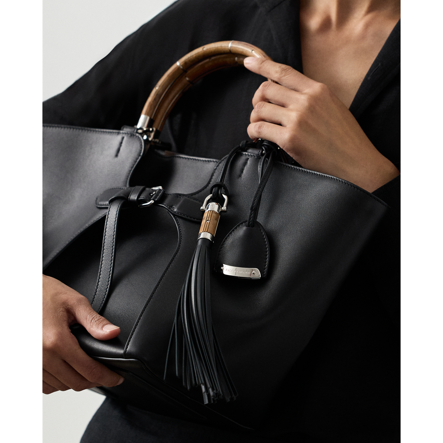 Женский брелок Ralph Lauren The Ralph Calfskin Tassel Bag Charm, цвет: Чёрный — фото 2