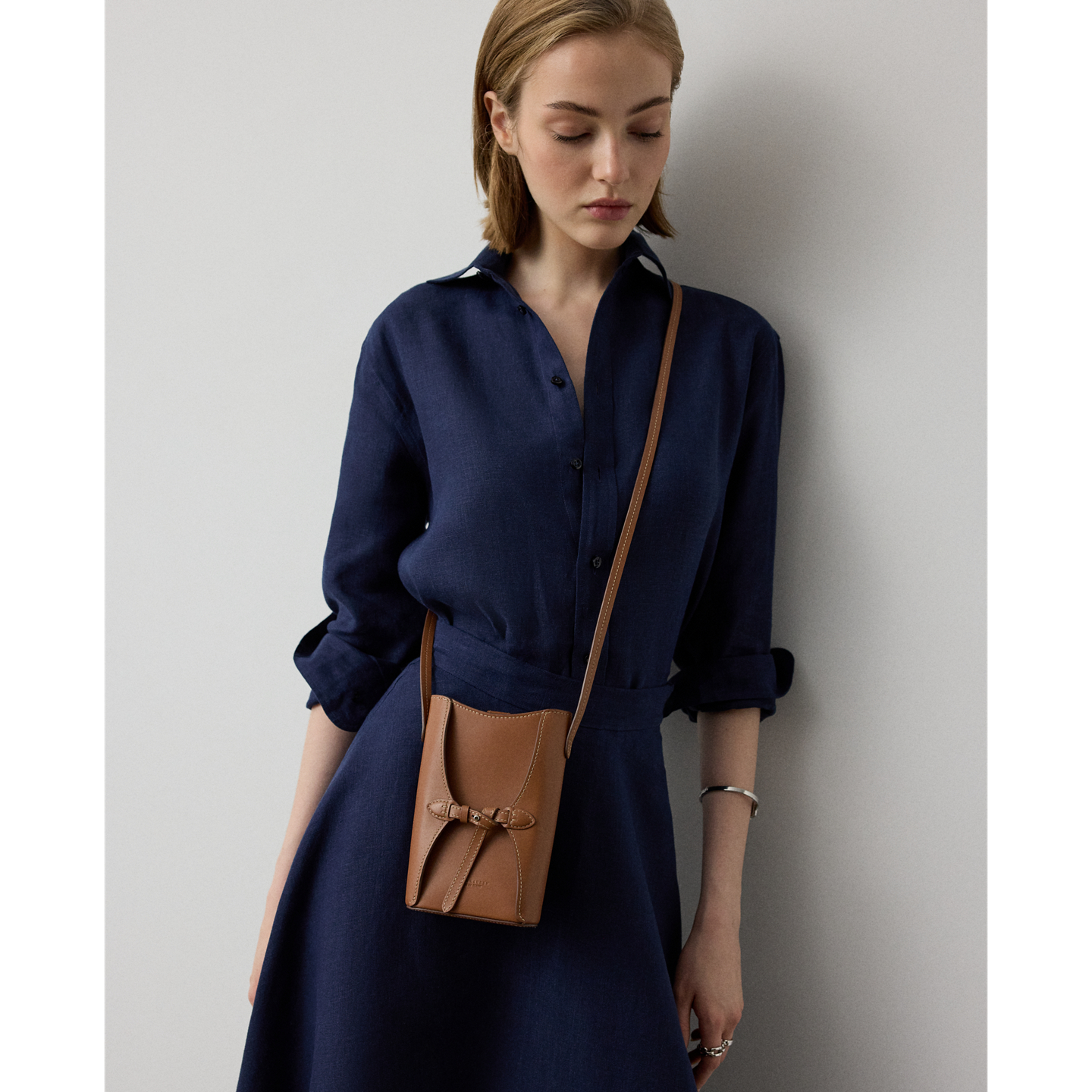 Женская сумка Ralph Lauren The Ralph Calfskin Phone Pouch, цвет: Золотой — фото 4