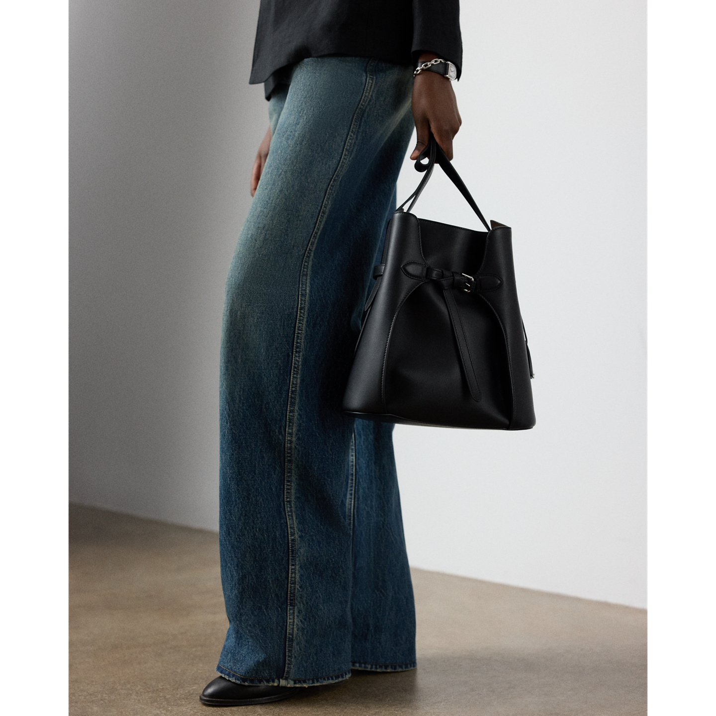 Женская сумка Ralph Lauren The Ralph Calfskin Bucket, цвет: Чёрный — фото 6