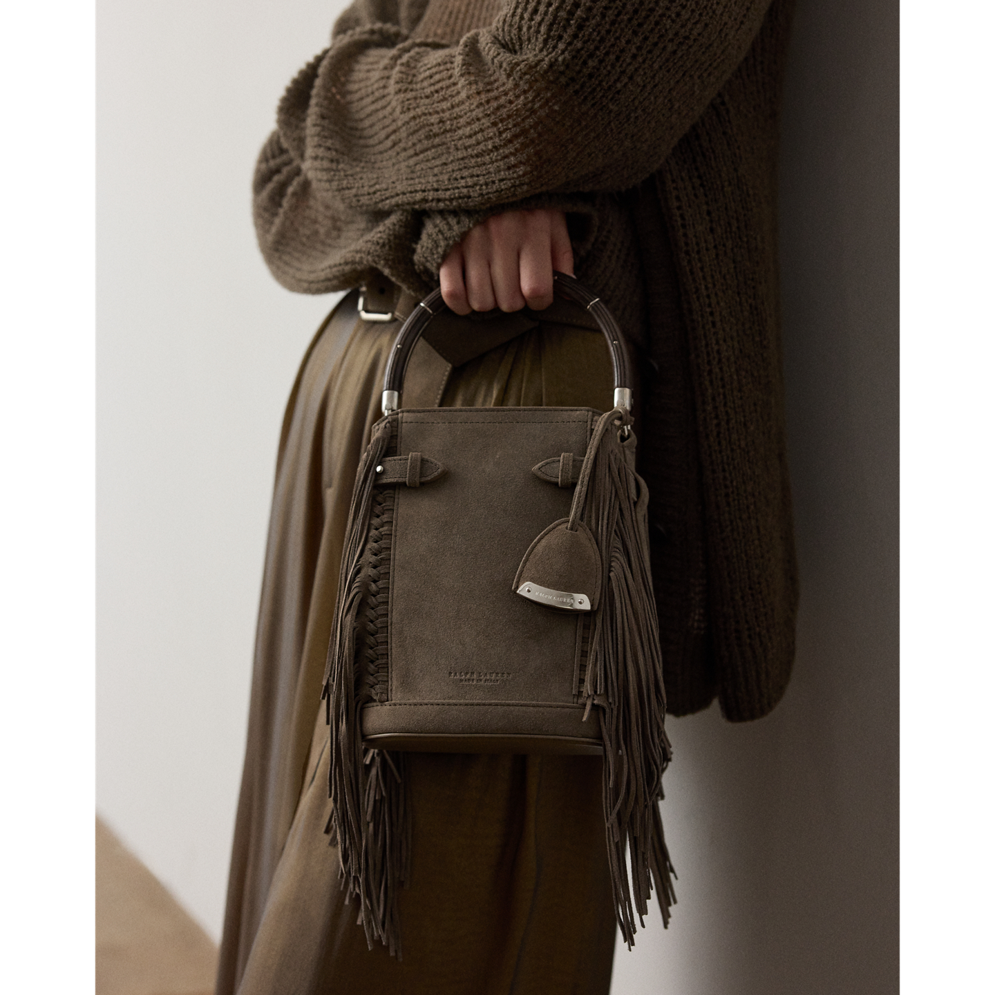 Женская сумка Ralph Lauren The Ralph Calf-Suede Small Bucket, цвет: Тёмный серо-коричневый — фото 5