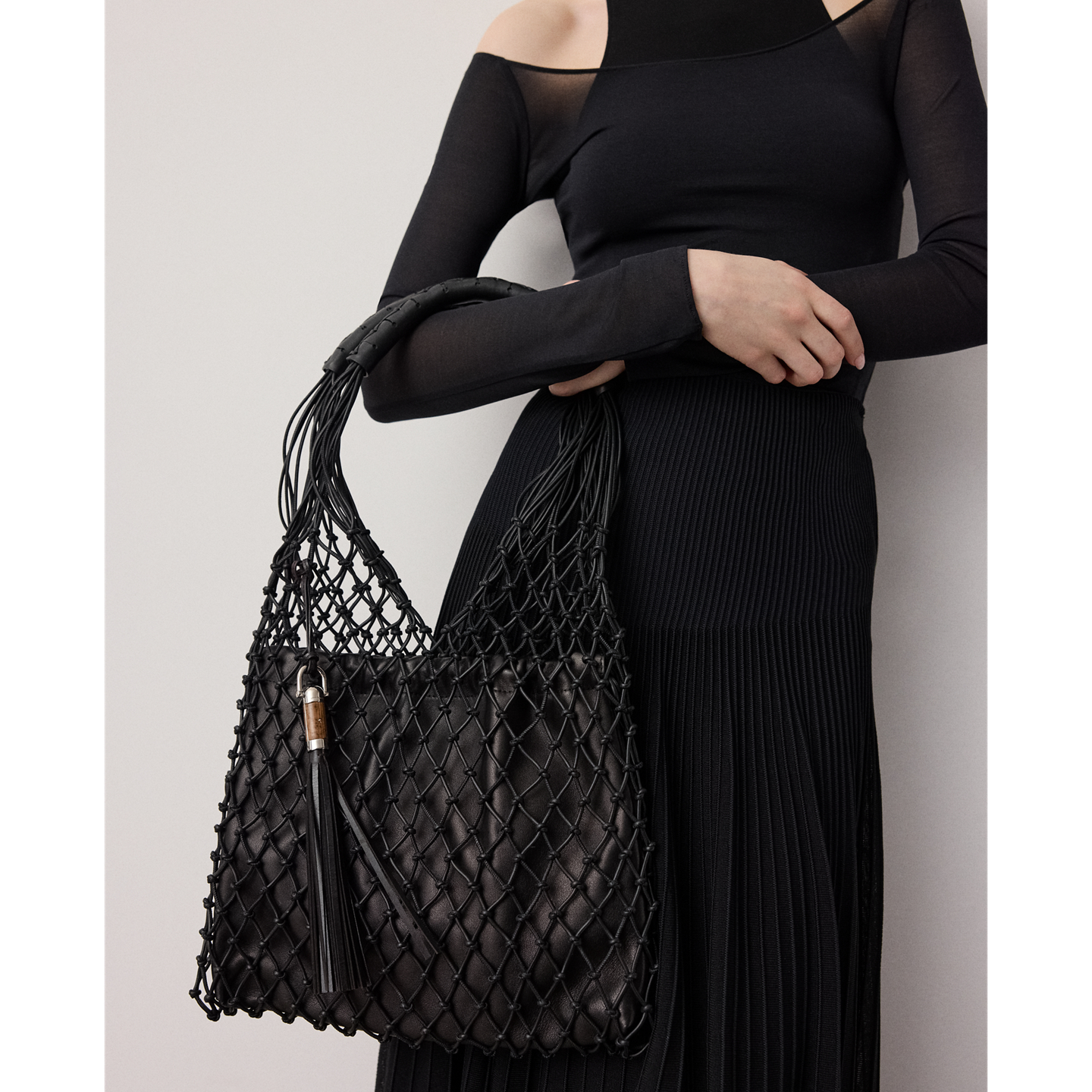 Женская сумка Ralph Lauren Macramé Tote in Calfskin, цвет: Чёрный — фото 5