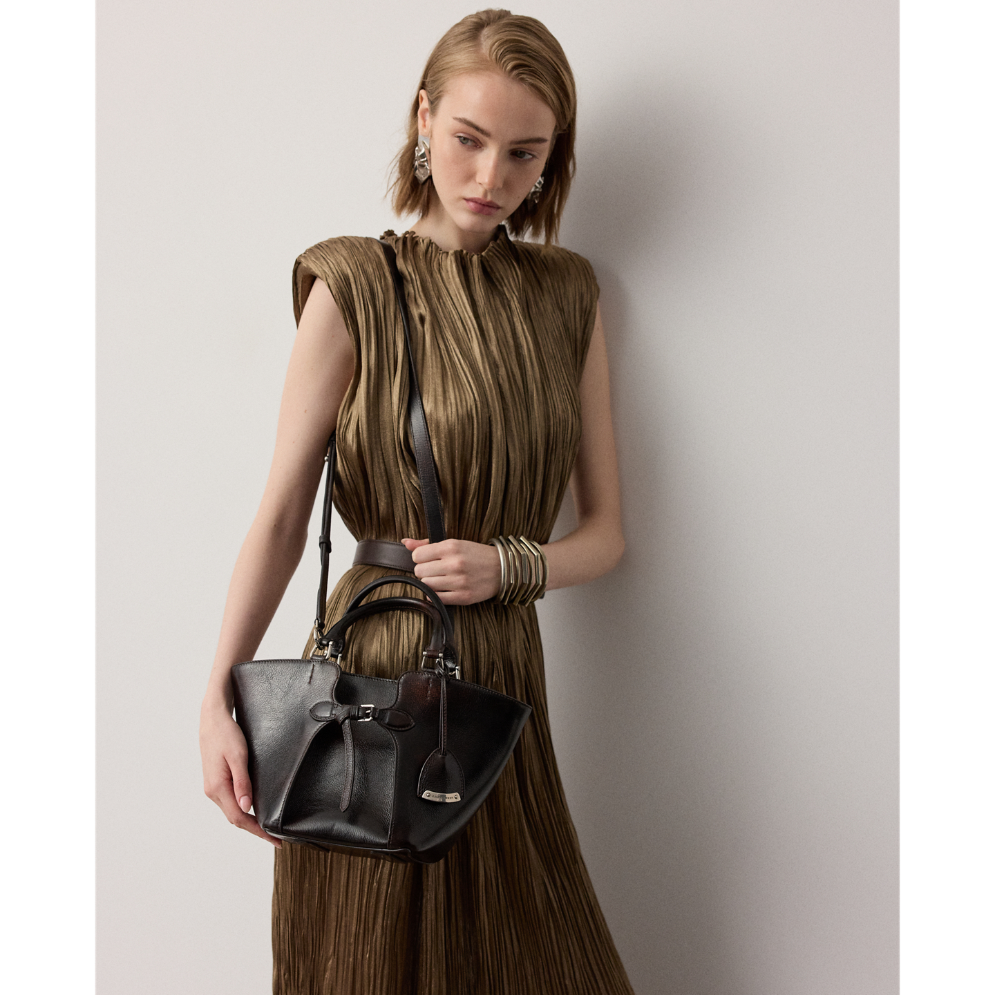 Женская сумка Ralph Lauren The Ralph Distressed Leather Mini Tote, цвет: Винтажный коричневый — фото 6