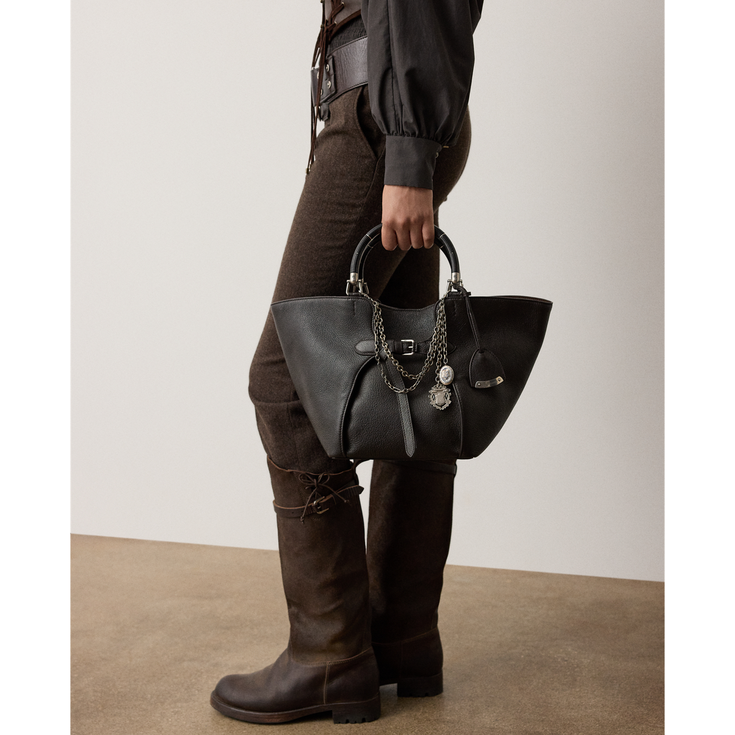 Женская сумка Ralph Lauren The Ralph Chain-Trim Goatskin Tote, цвет: Шоколадный — фото 5