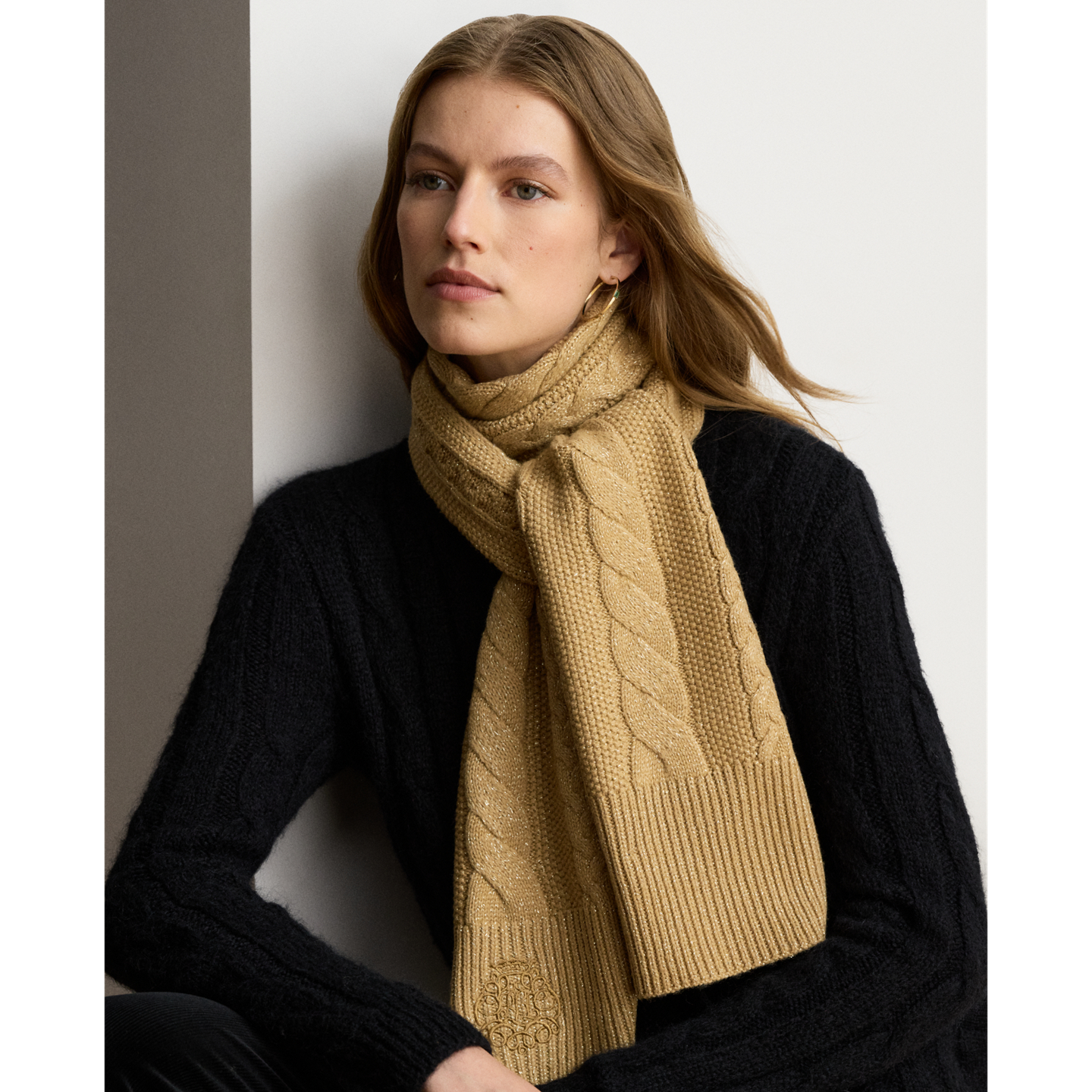 Женский шарф Ralph Lauren Embroidered-Crest Metallic Cable, цвет: Верблюжий — фото 2