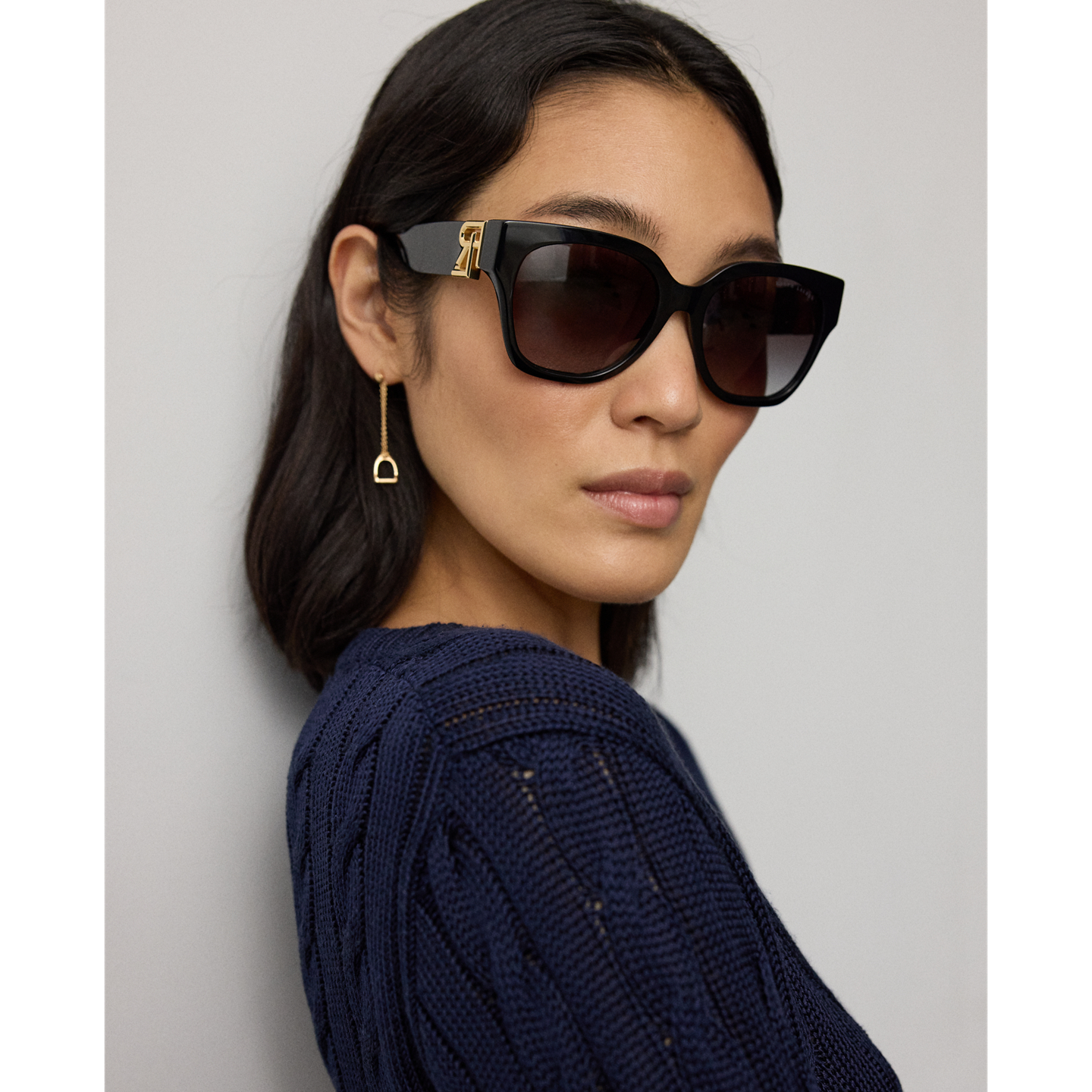 Женские солнцезащитные очки Ralph Lauren RL Ricky Sunglasses, цвет: Чёрный — фото 3