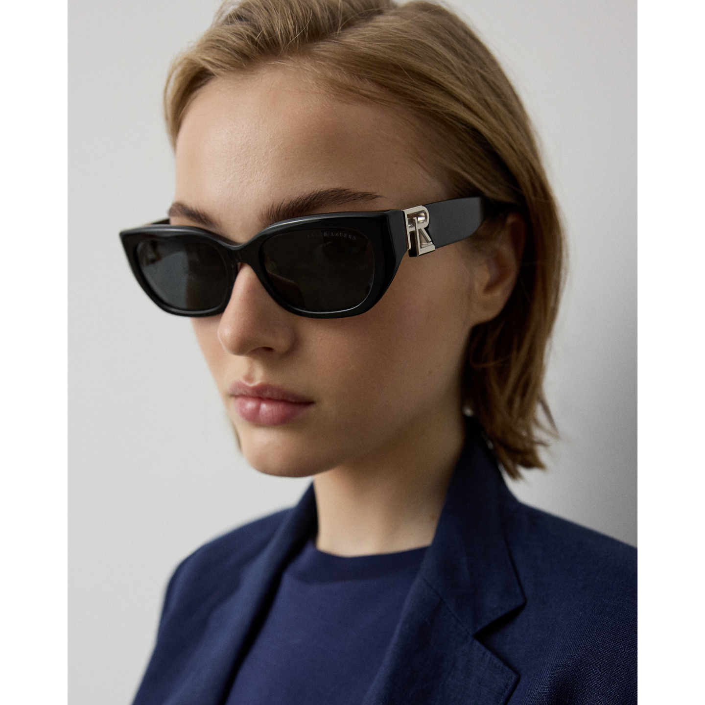 Женские солнцезащитные очки Ralph Lauren RL Bridget Sunglasses, цвет: Чёрный — фото 3