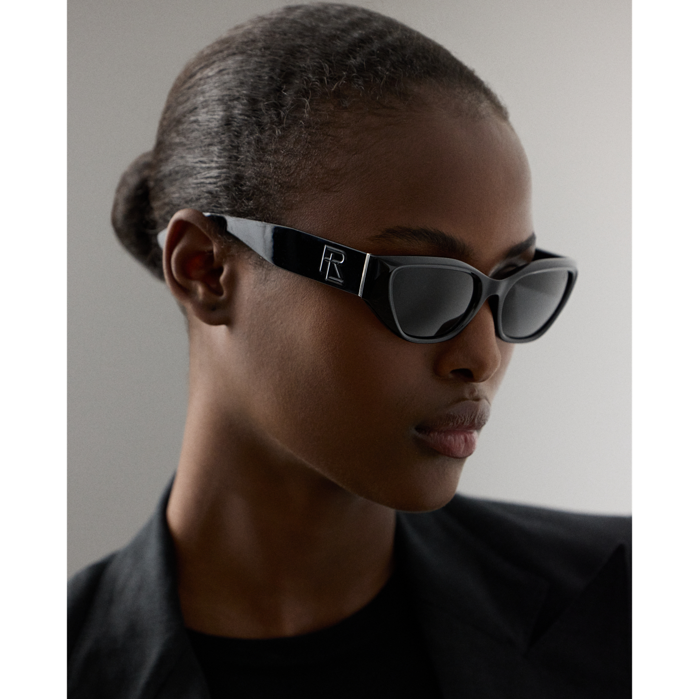 Женские солнцезащитные очки Ralph Lauren RL Square Sunglasses, цвет: Чёрный — фото 3