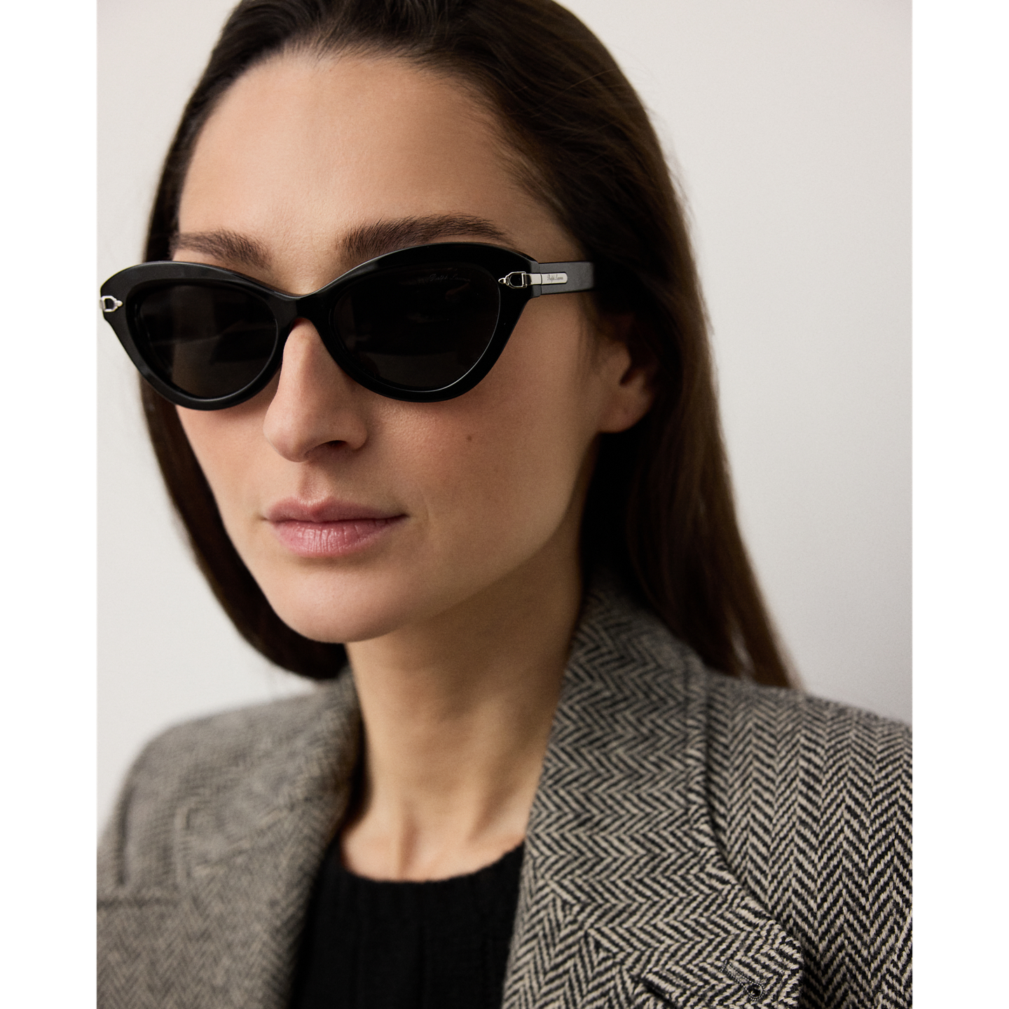 Женские солнцезащитные очки Ralph Lauren Stirrup Cat-Eye Sunglasses, цвет: Блестящий чёрный — фото 3