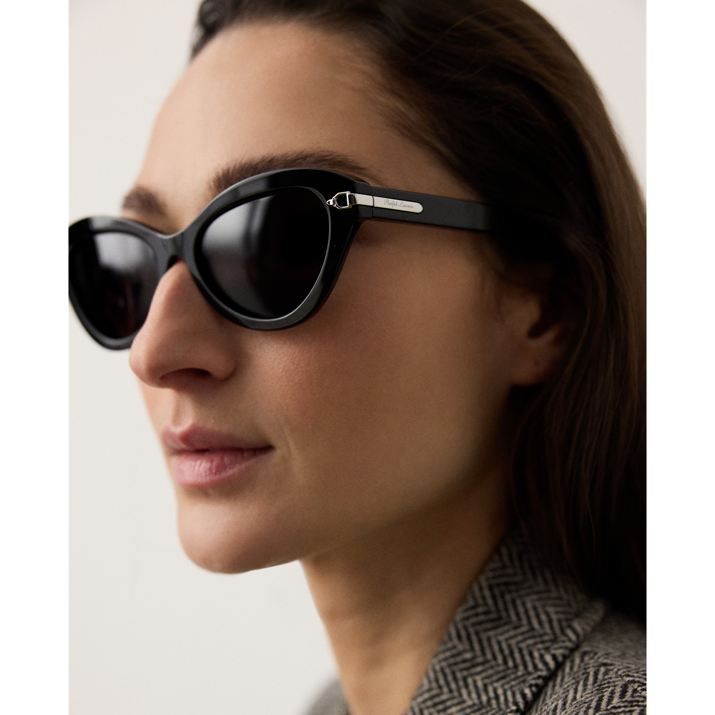 Женские солнцезащитные очки Ralph Lauren Stirrup Cat-Eye Sunglasses, цвет: Блестящий чёрный — фото 4